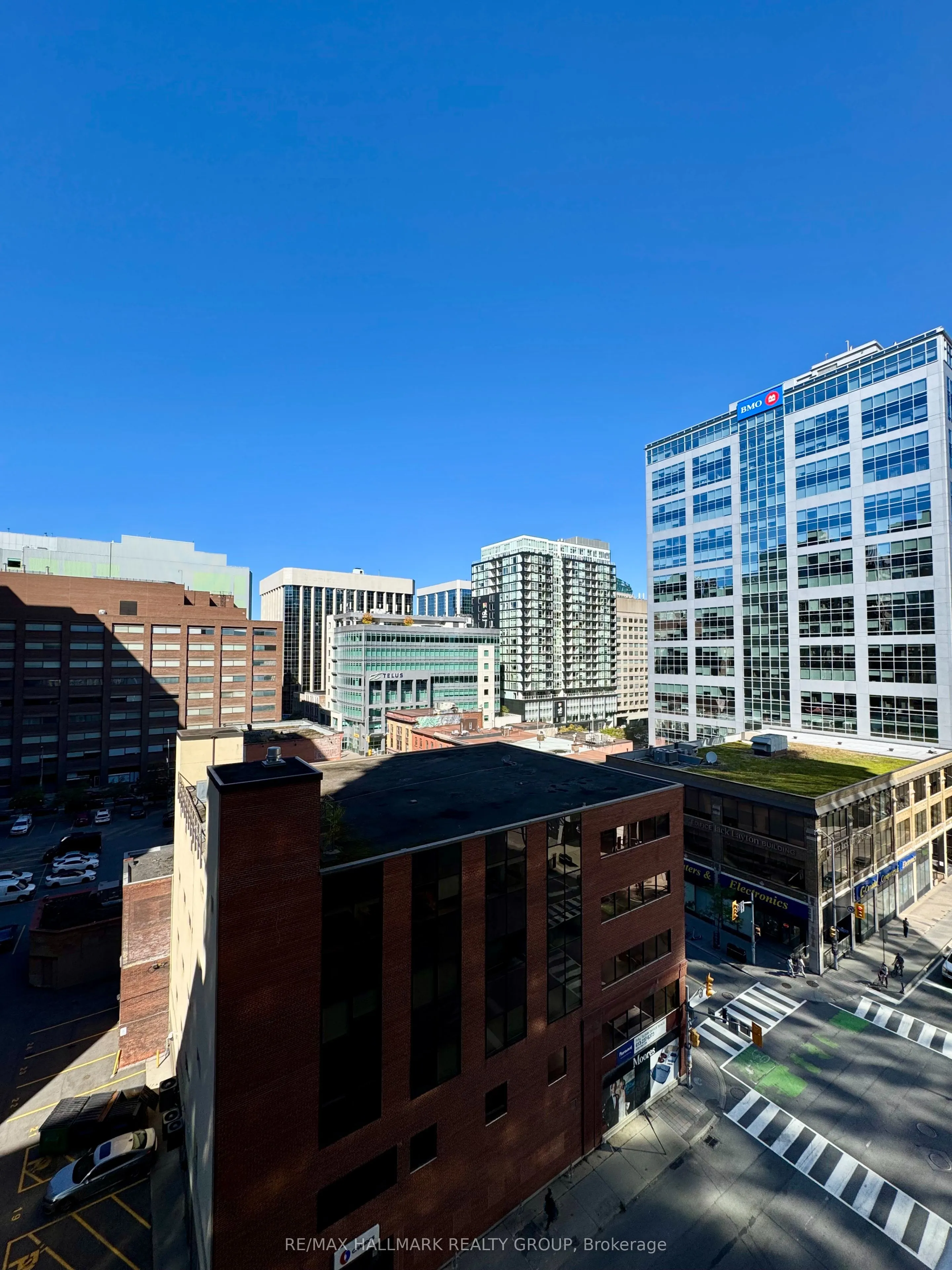 324 Laurier Avenue W, #906
