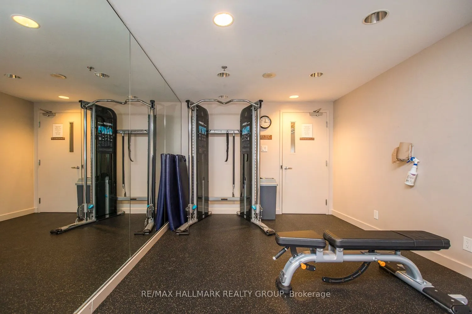 324 Laurier Avenue W, #906