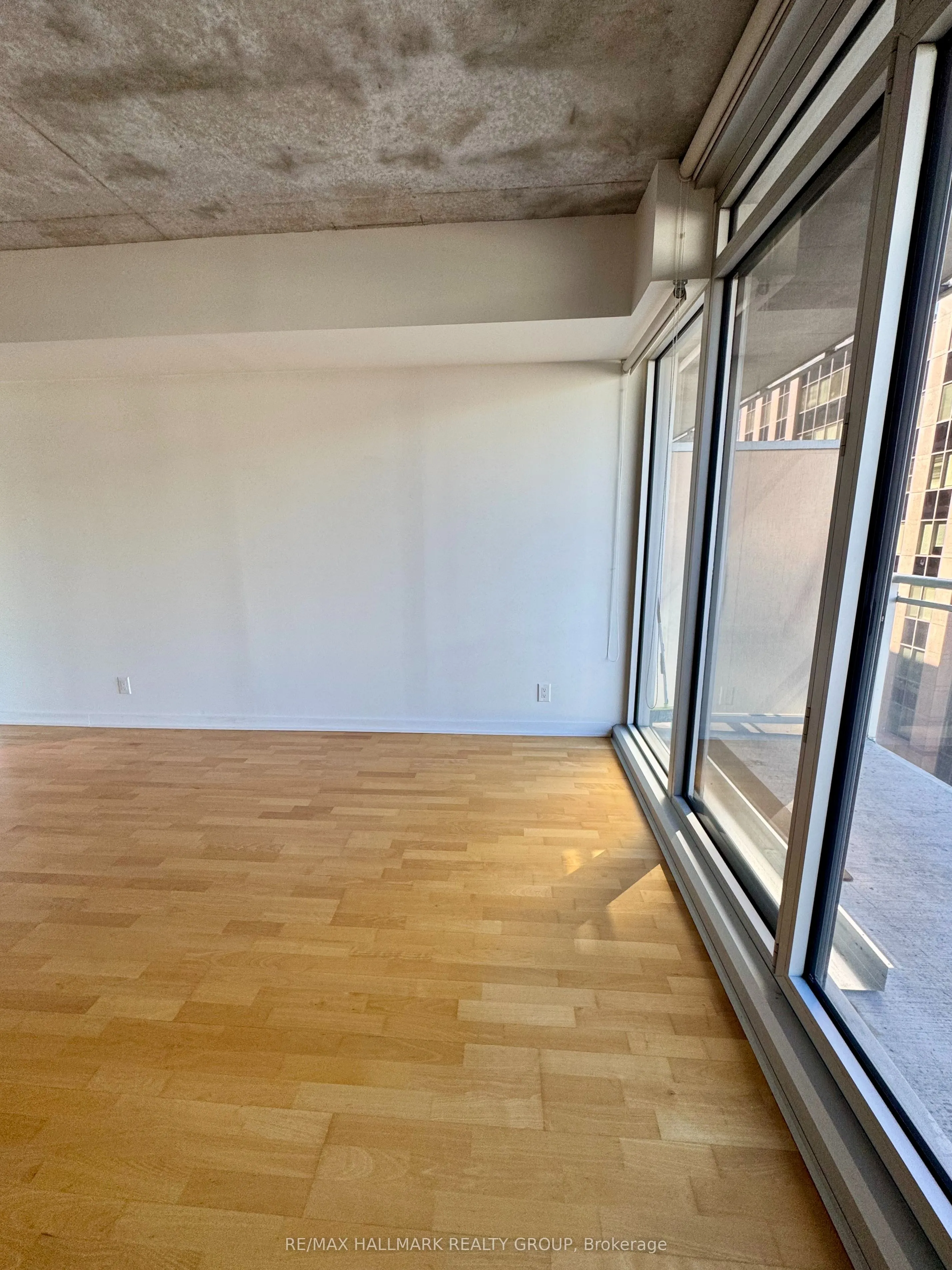 324 Laurier Avenue W, #906