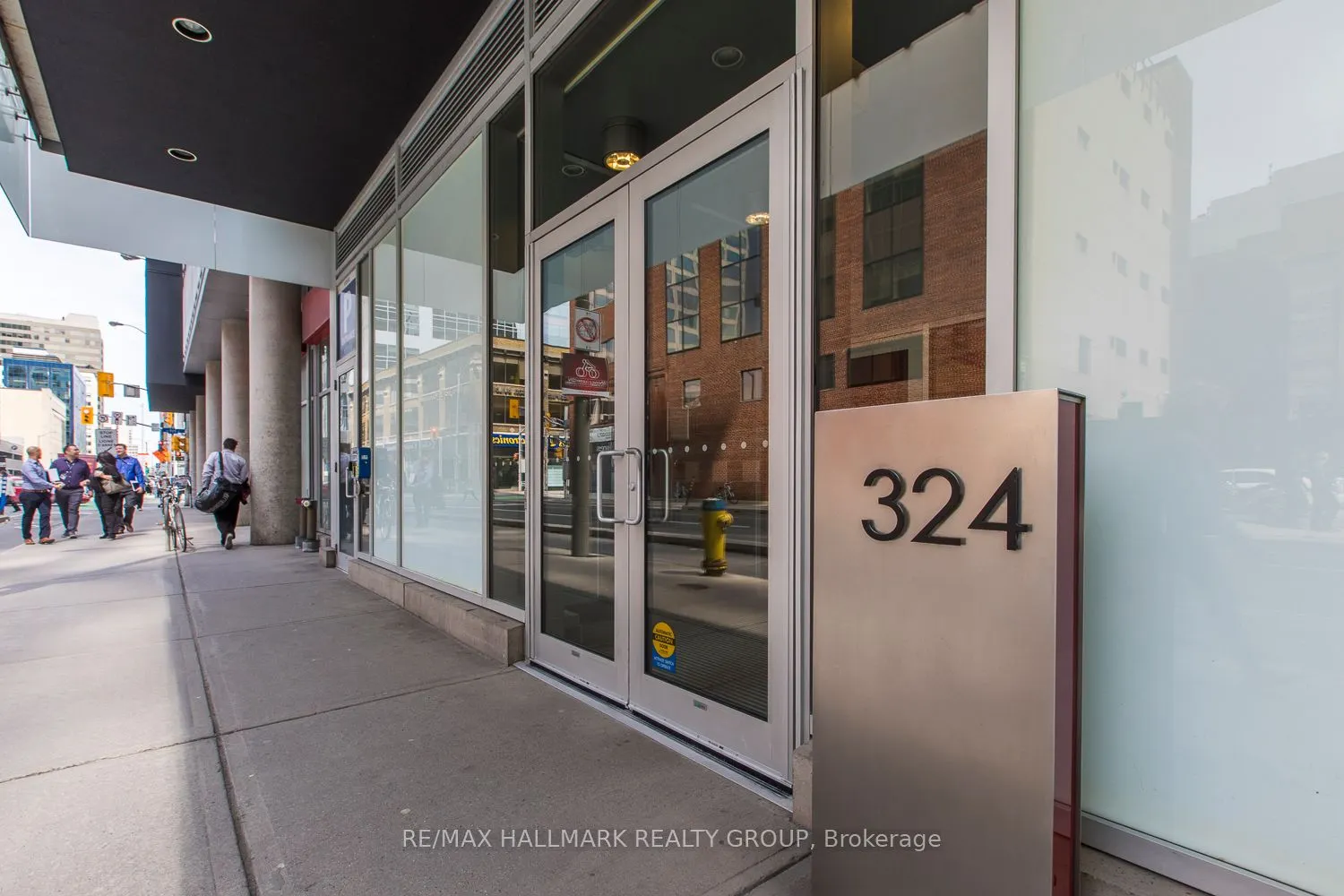 324 Laurier Avenue W, #906