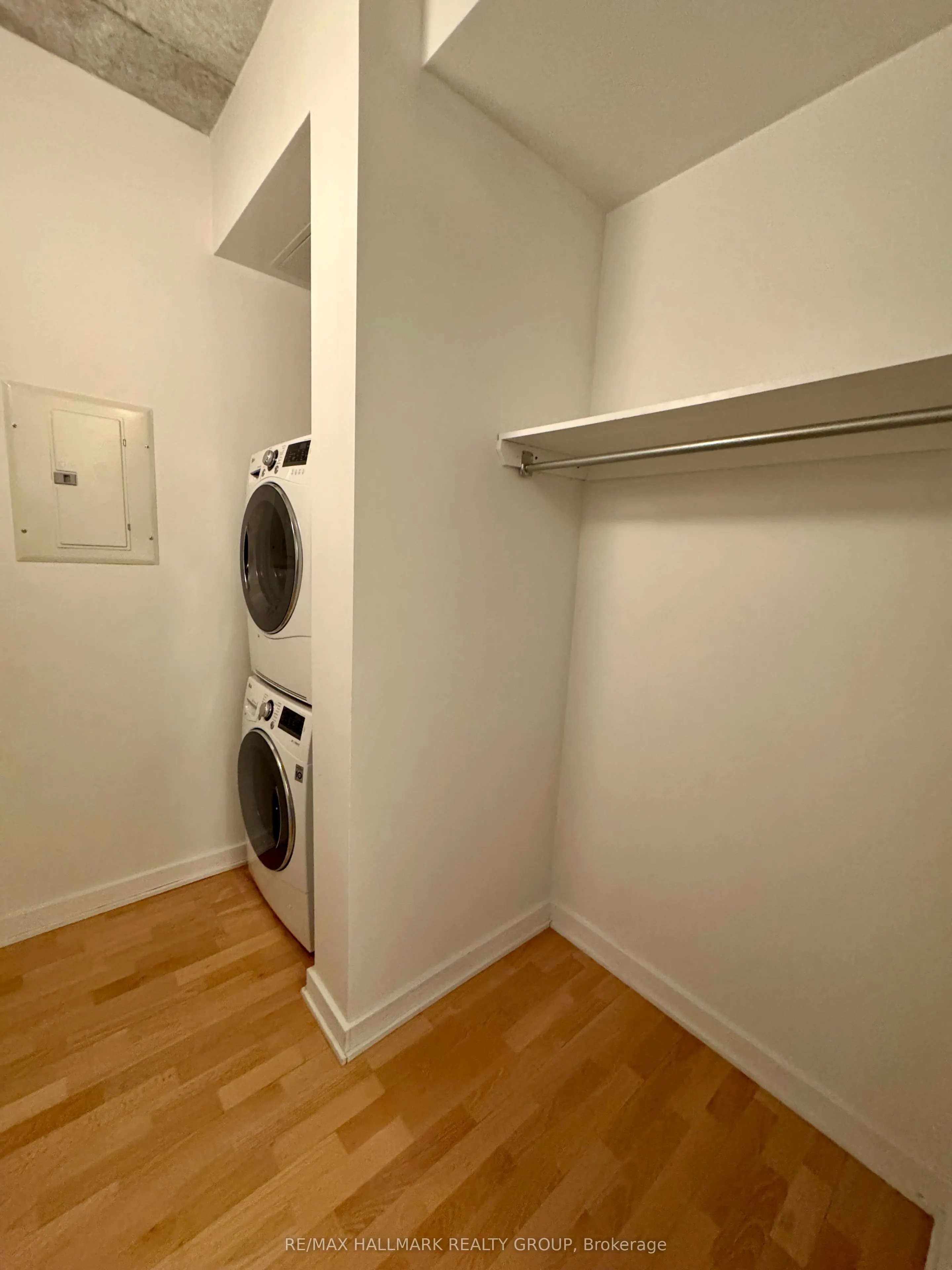 324 Laurier Avenue W, #906