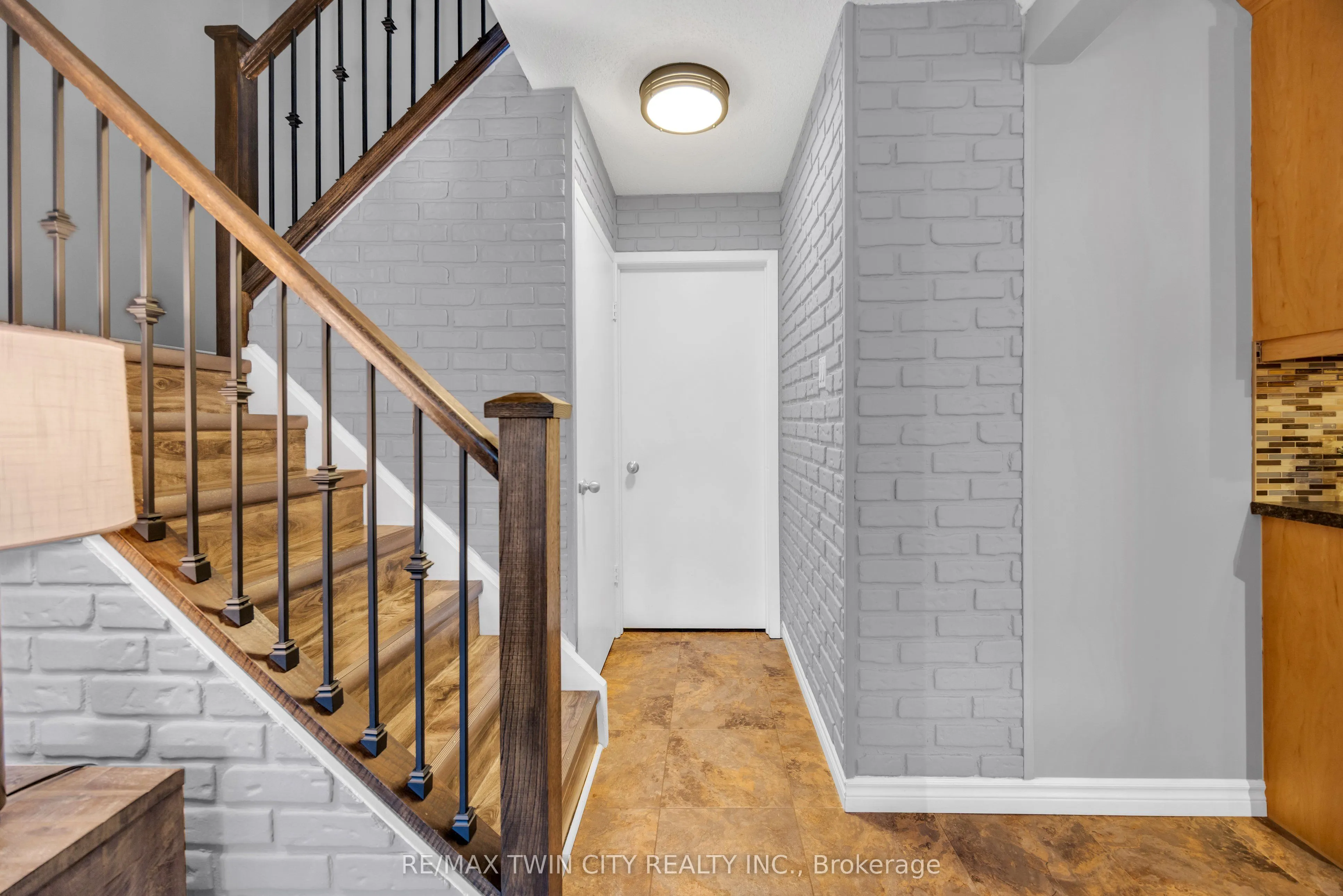 14 Williamsburg Road, #54