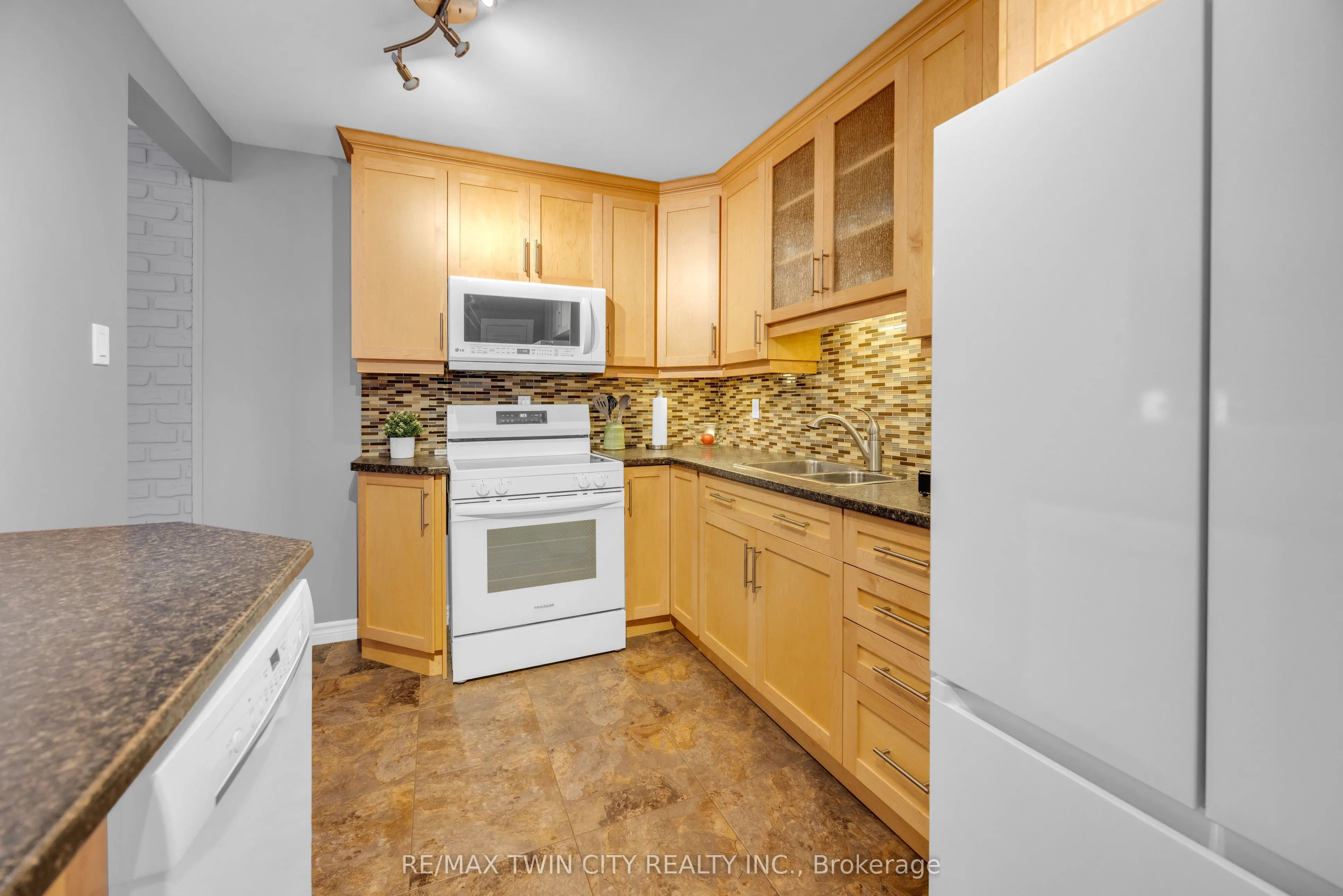 14 Williamsburg Road, #54