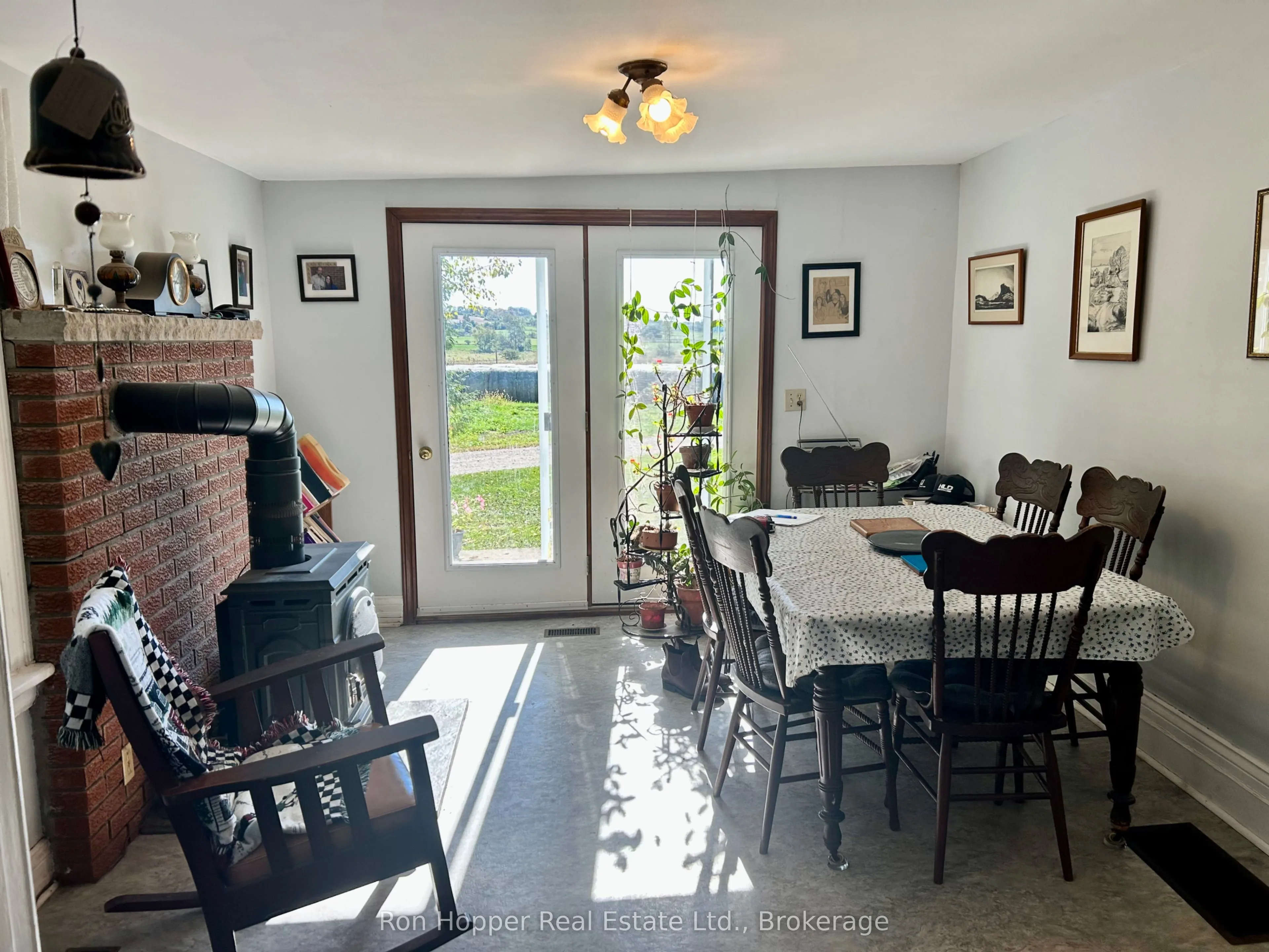 439567 Sydenham-Lakeshore Drive