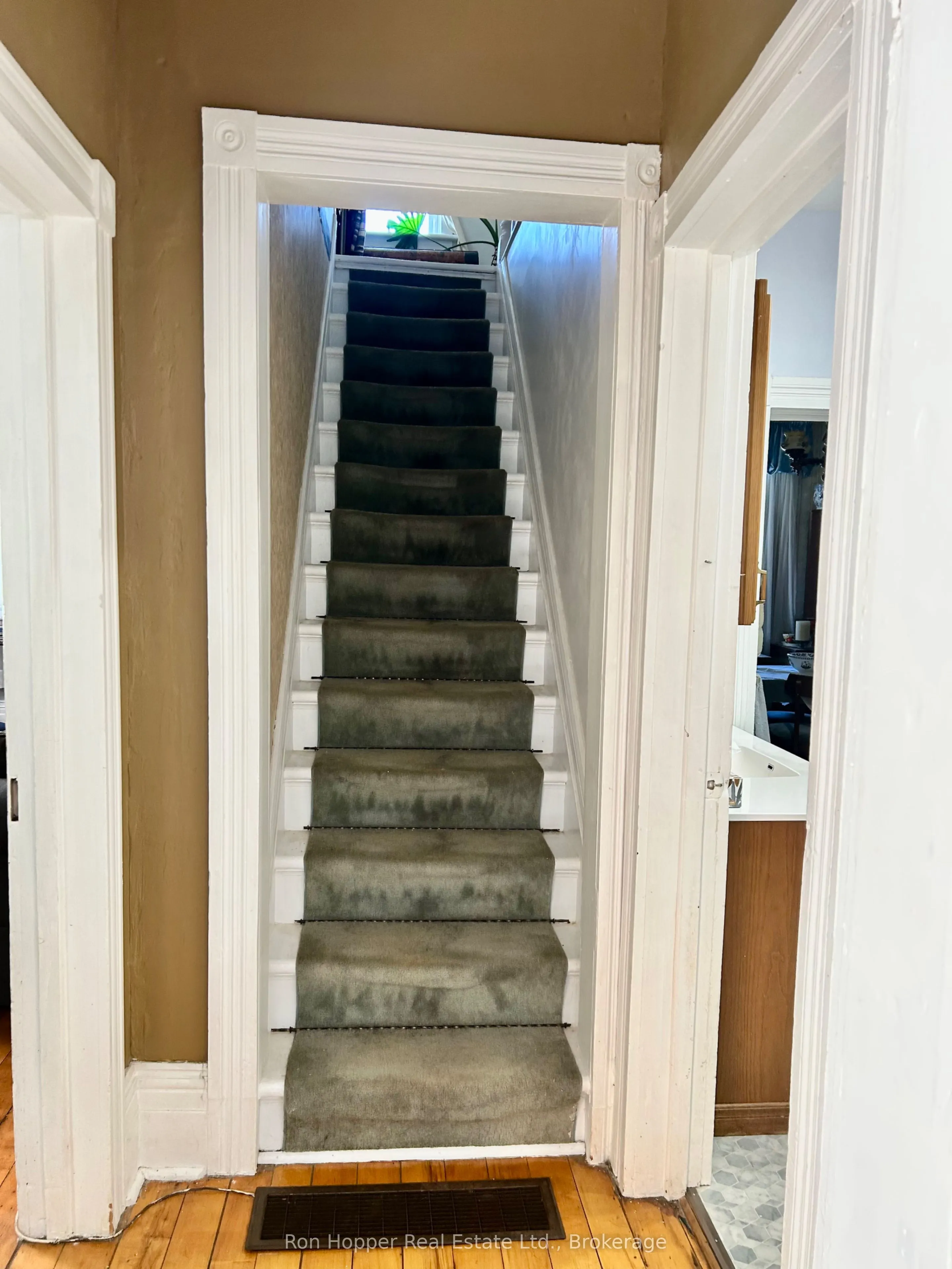 439567 Sydenham-Lakeshore Drive