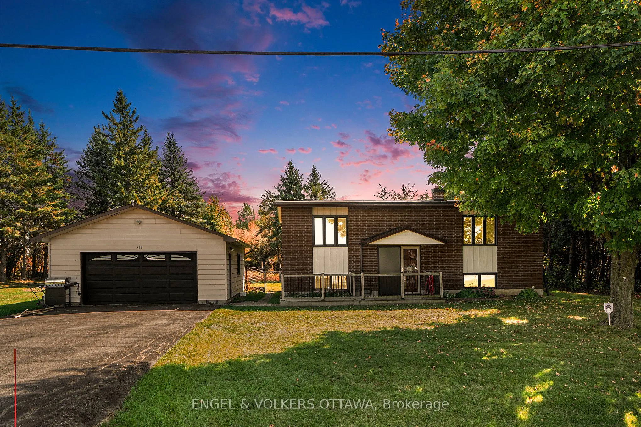 258 Herrick Drive, Rr#1, Arnprior Drive