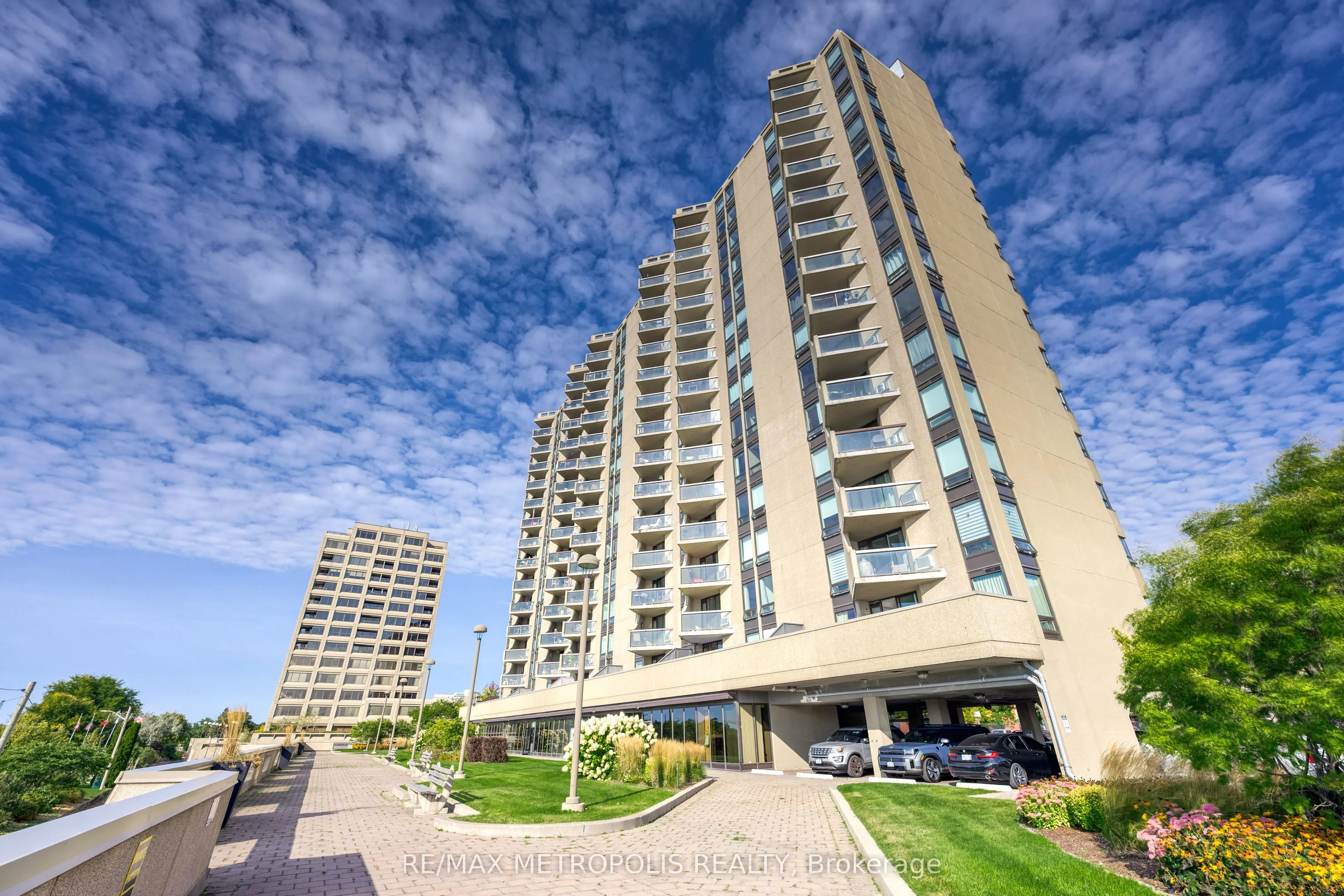 155 Front Street N, #1306