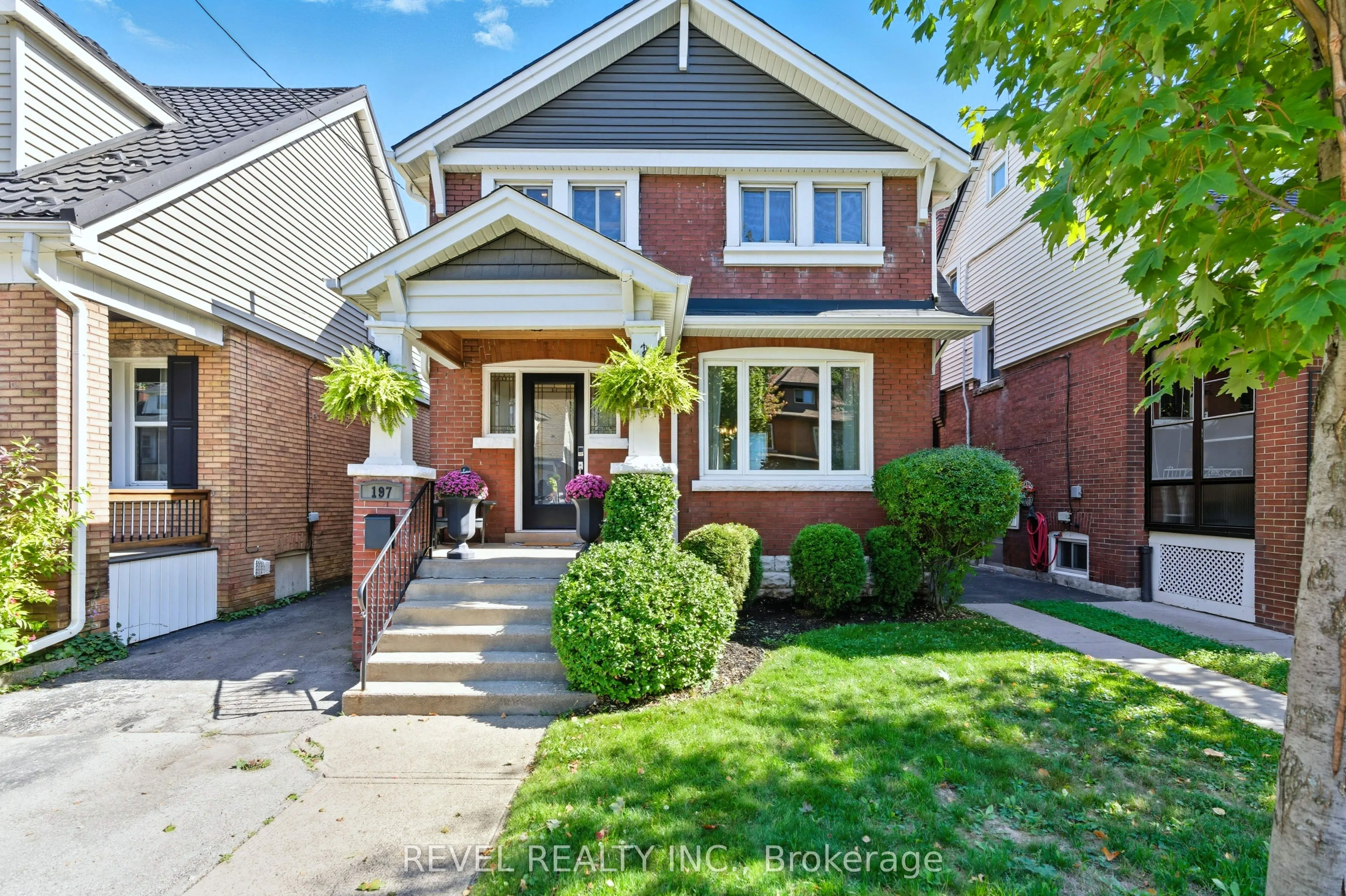 197 Balmoral Avenue S