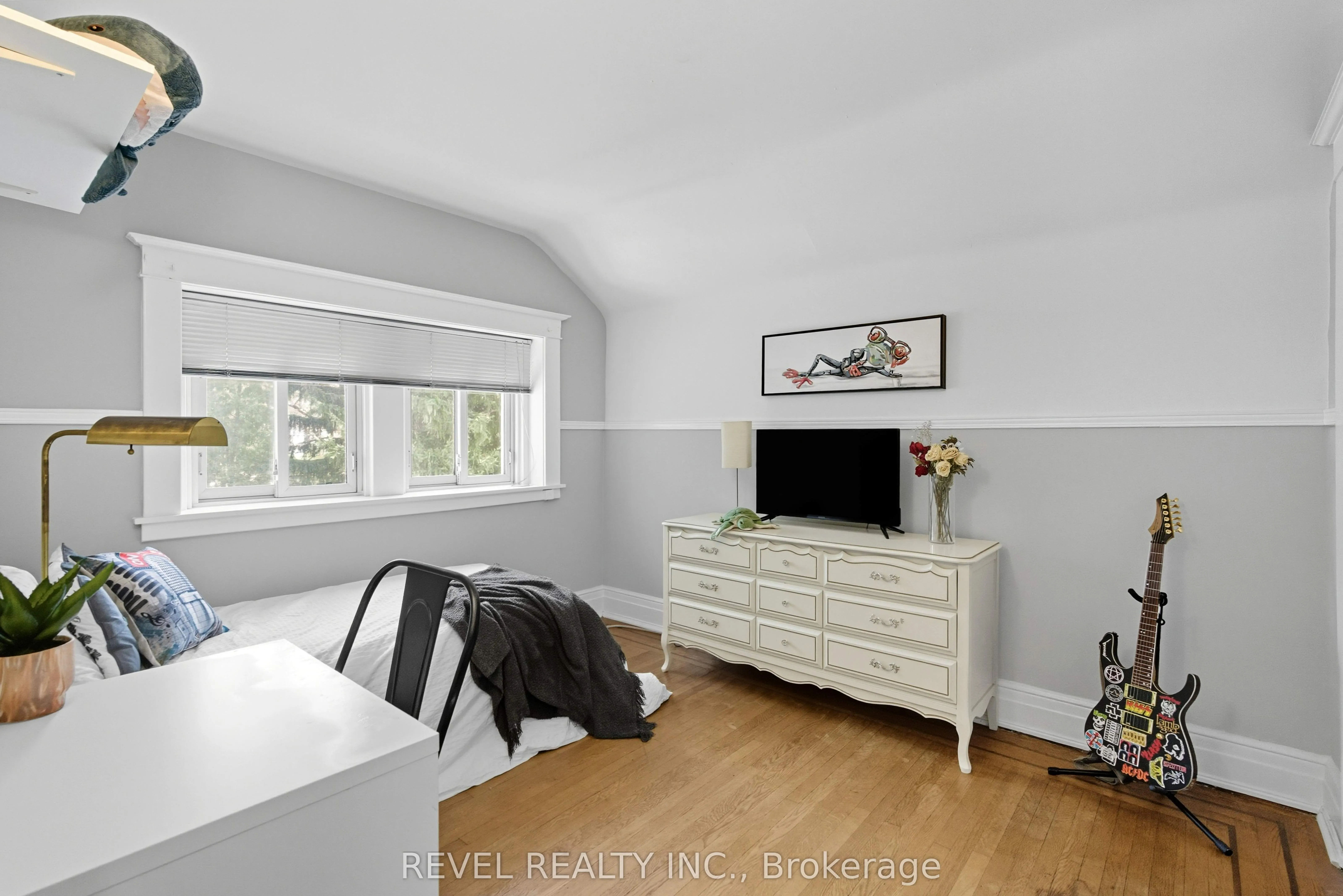 197 Balmoral Avenue S
