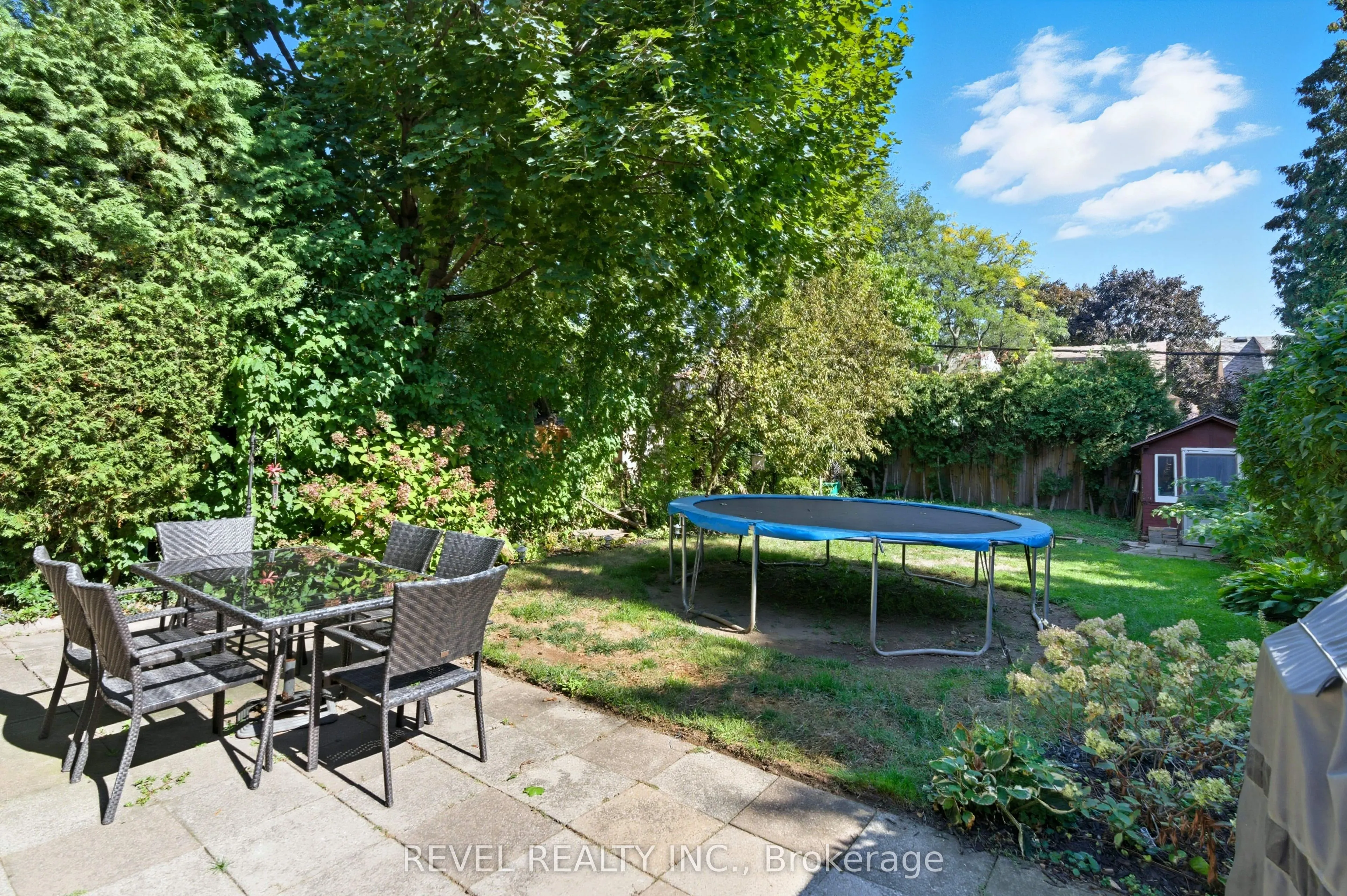 197 Balmoral Avenue S
