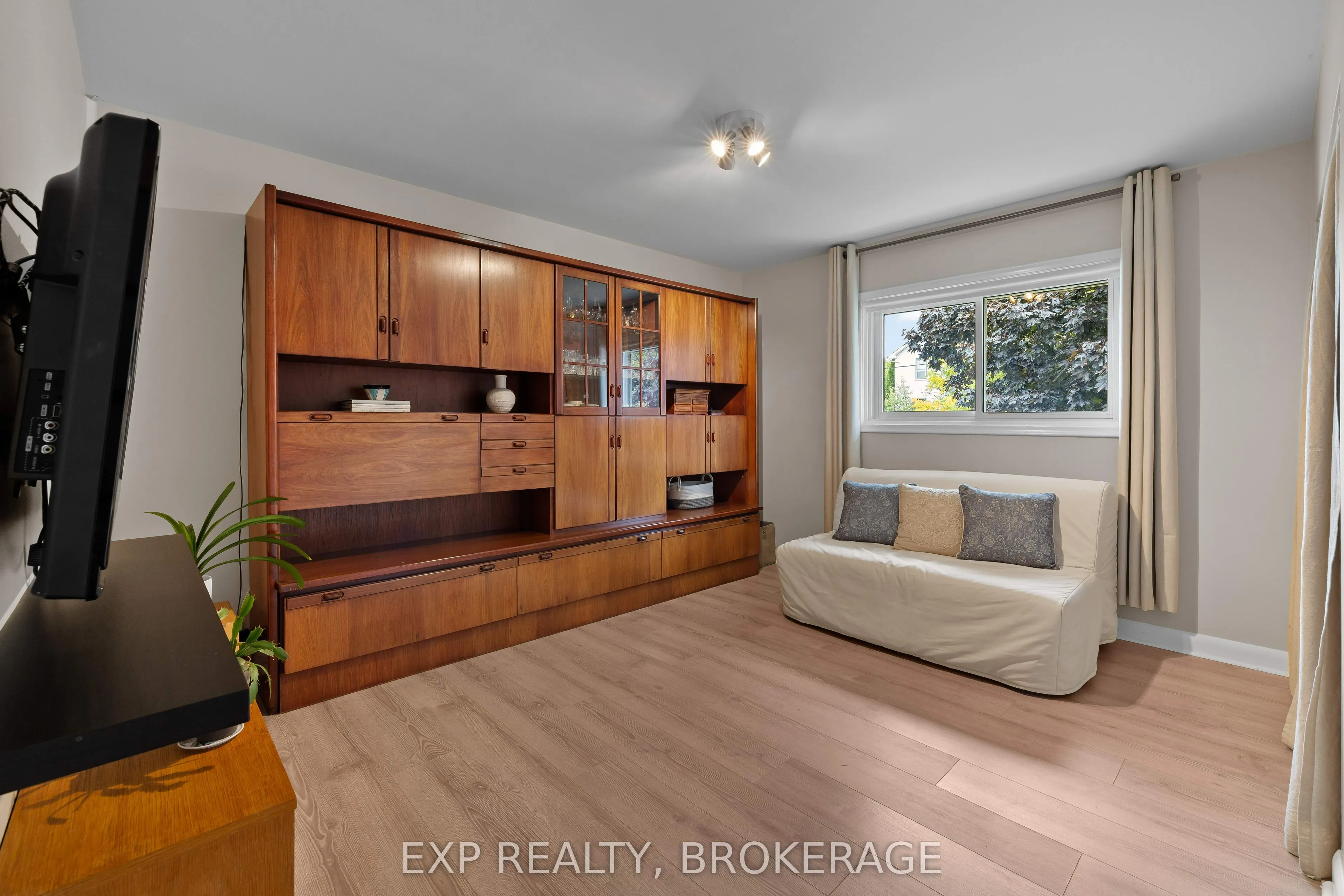57 Lakeview Avenue