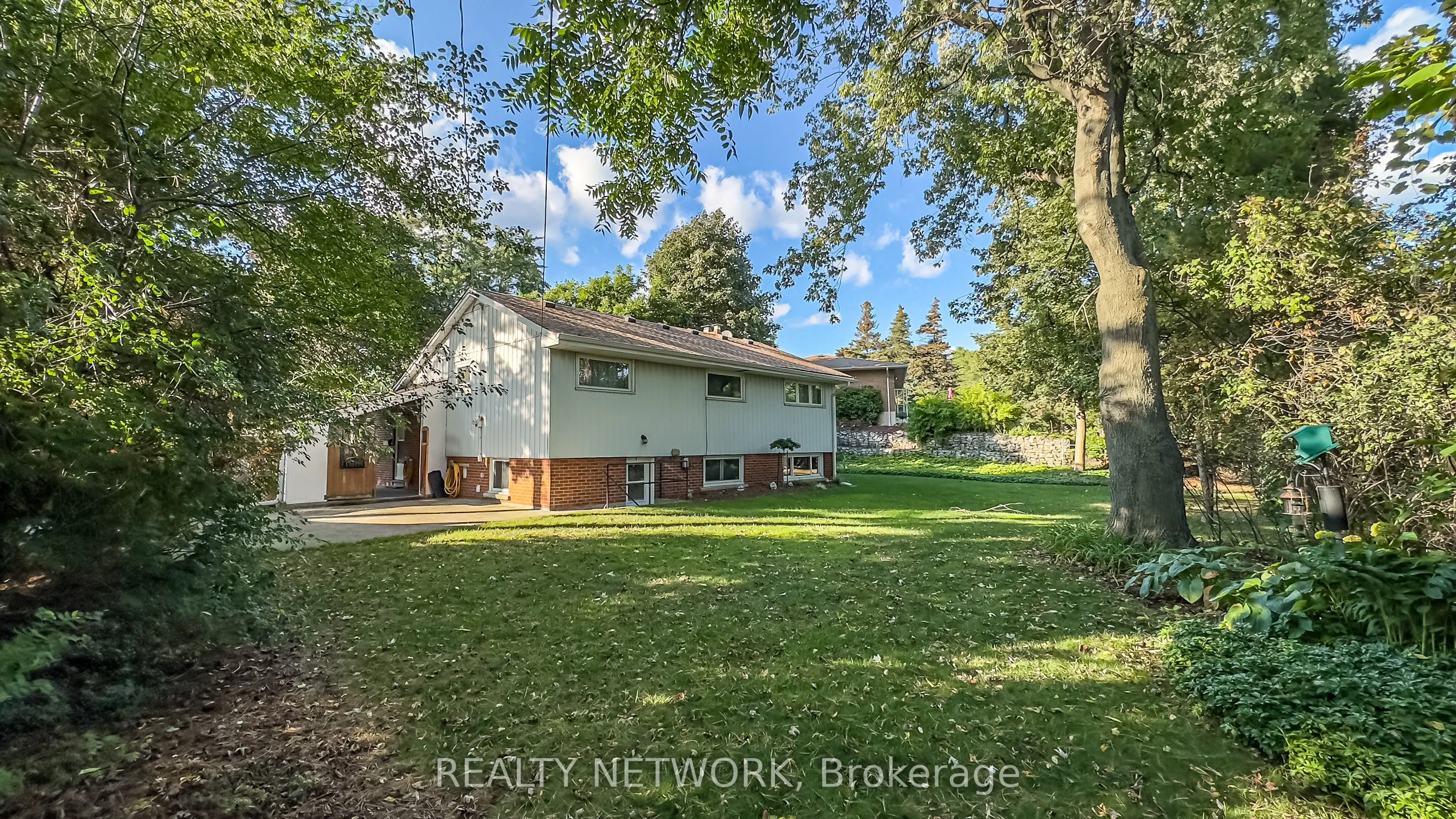 129 Oneida Boulevard