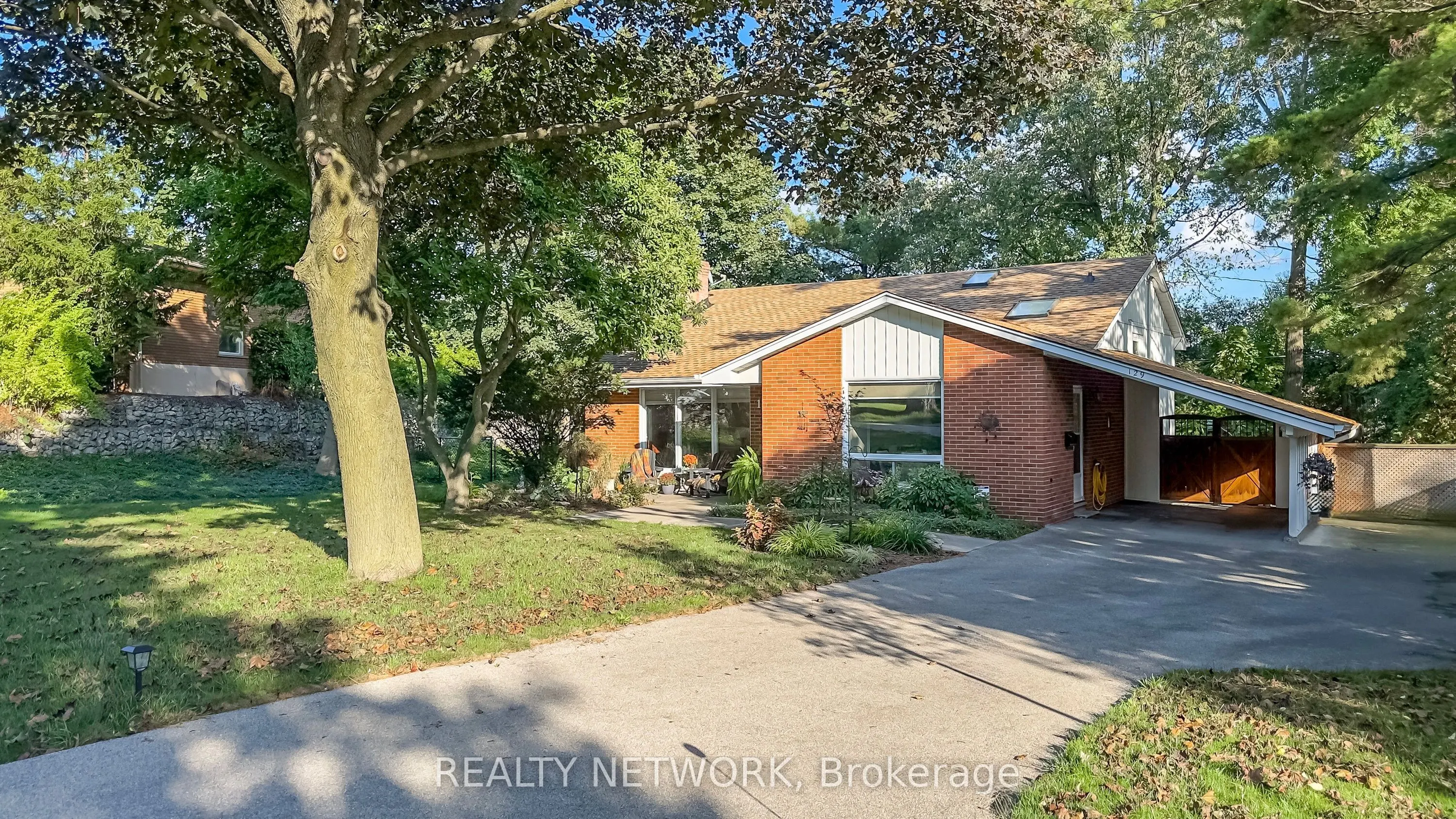 129 Oneida Boulevard