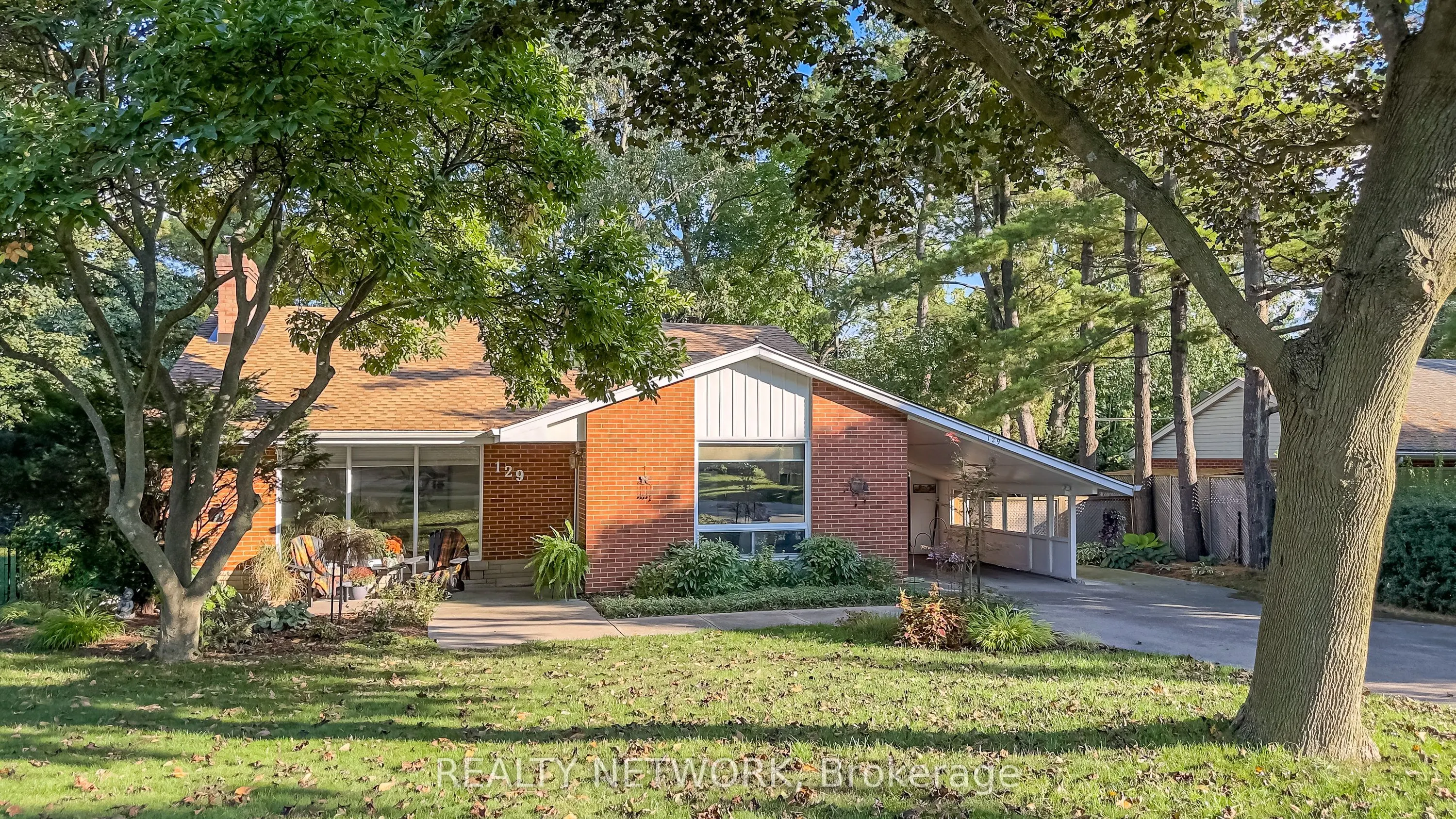 129 Oneida Boulevard