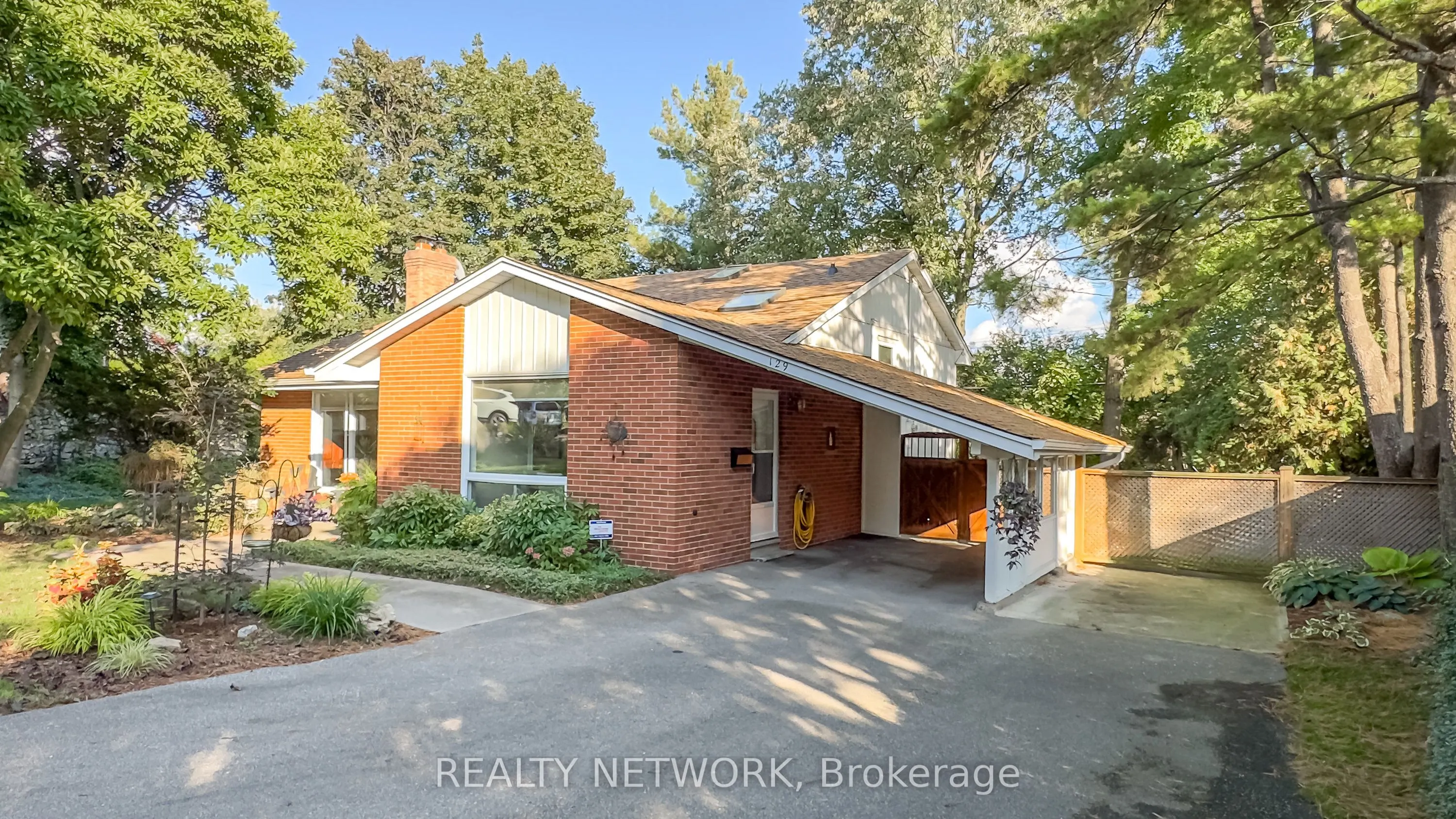 129 Oneida Boulevard