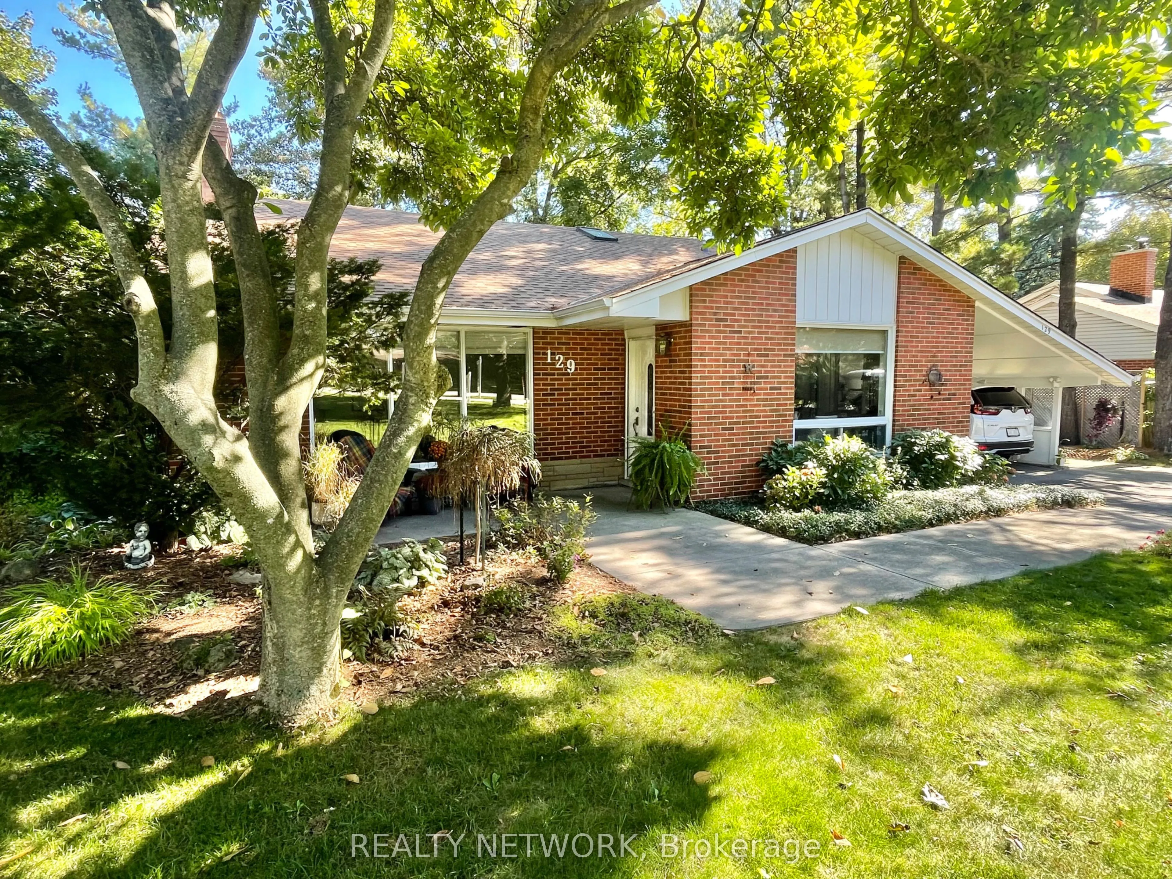 129 Oneida Boulevard