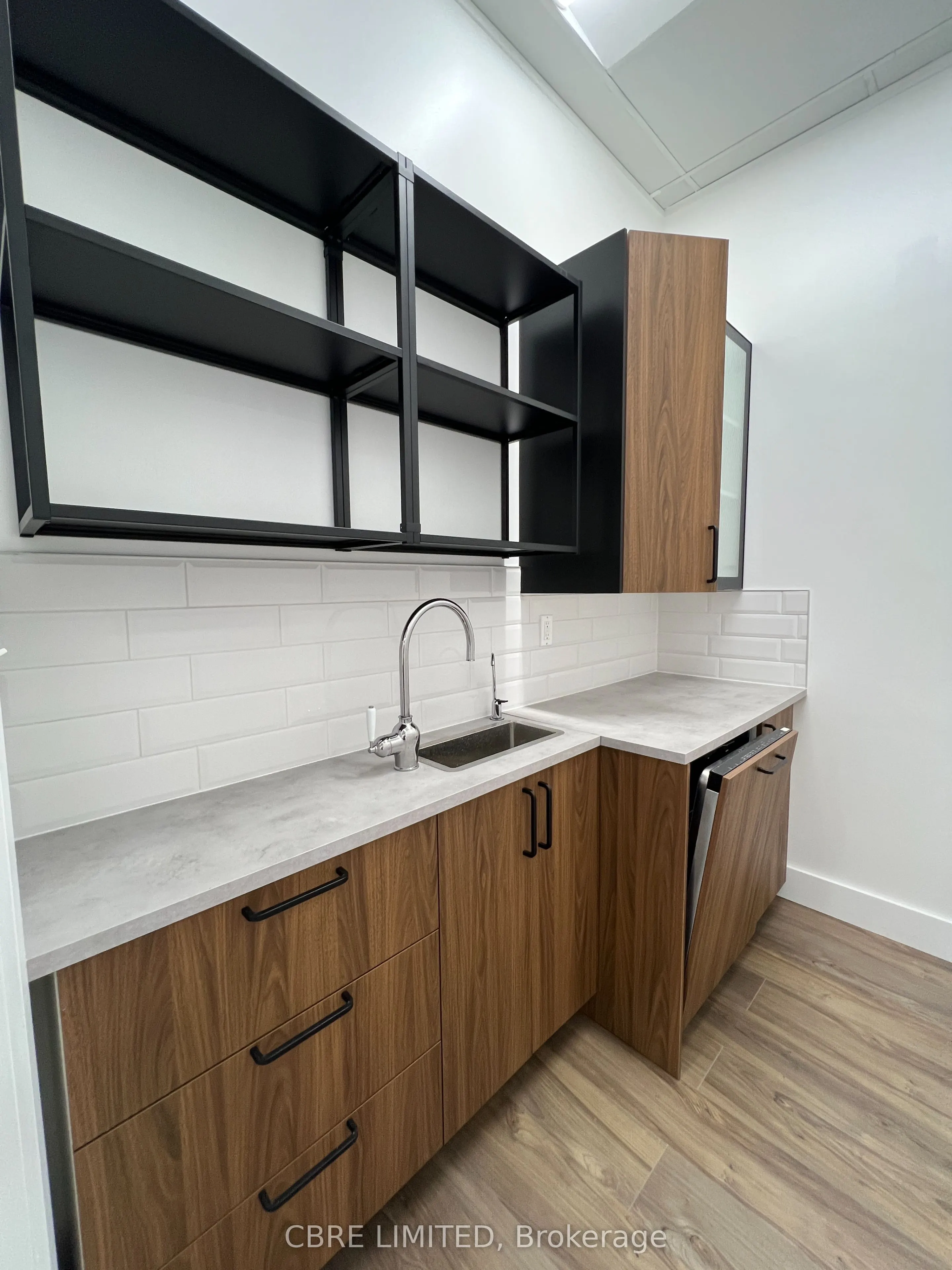 379 Dundas Street, #101-103