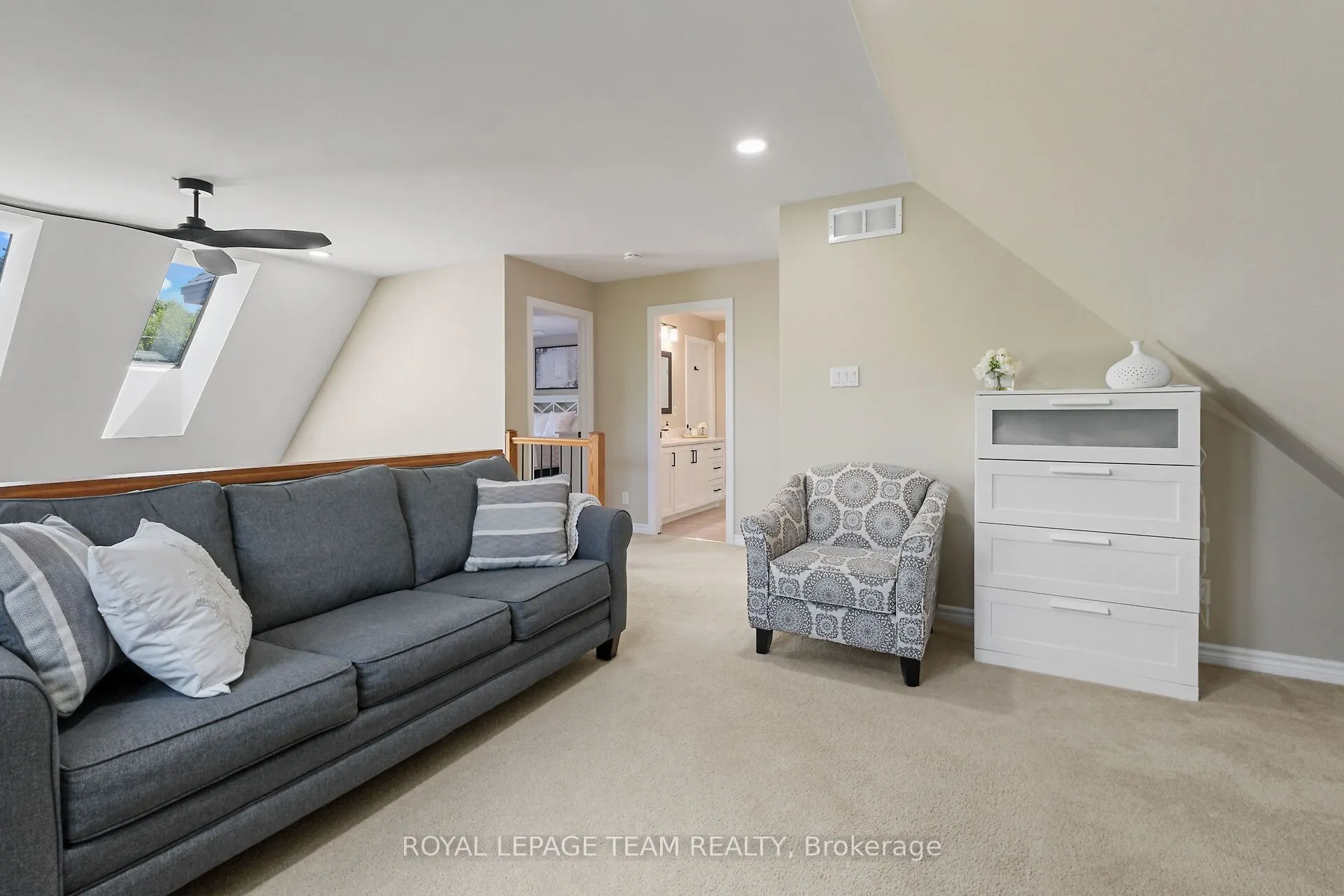 2893 Barlow Crescent
