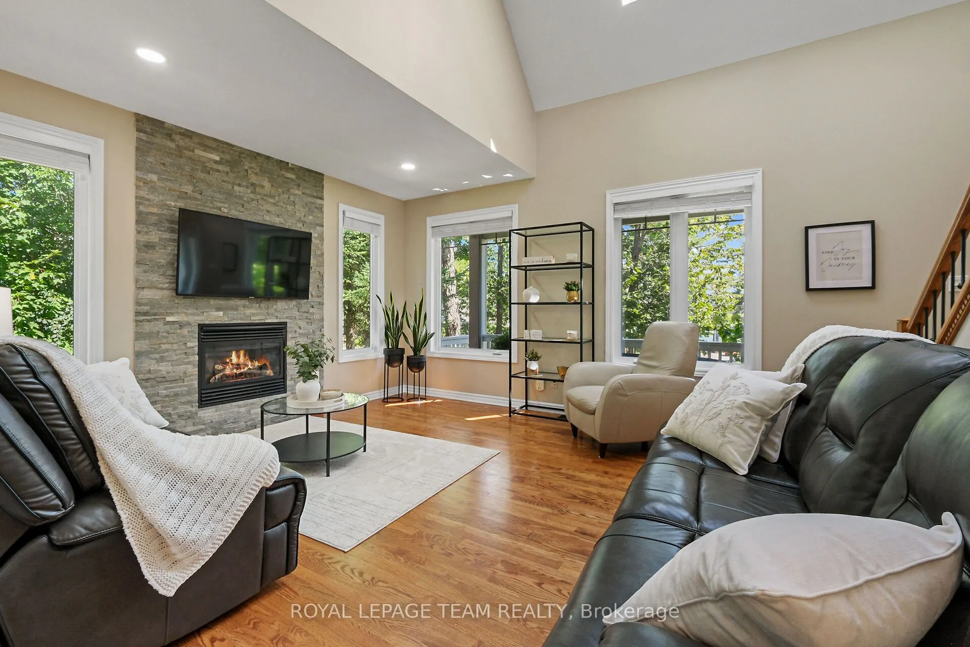 2893 Barlow Crescent