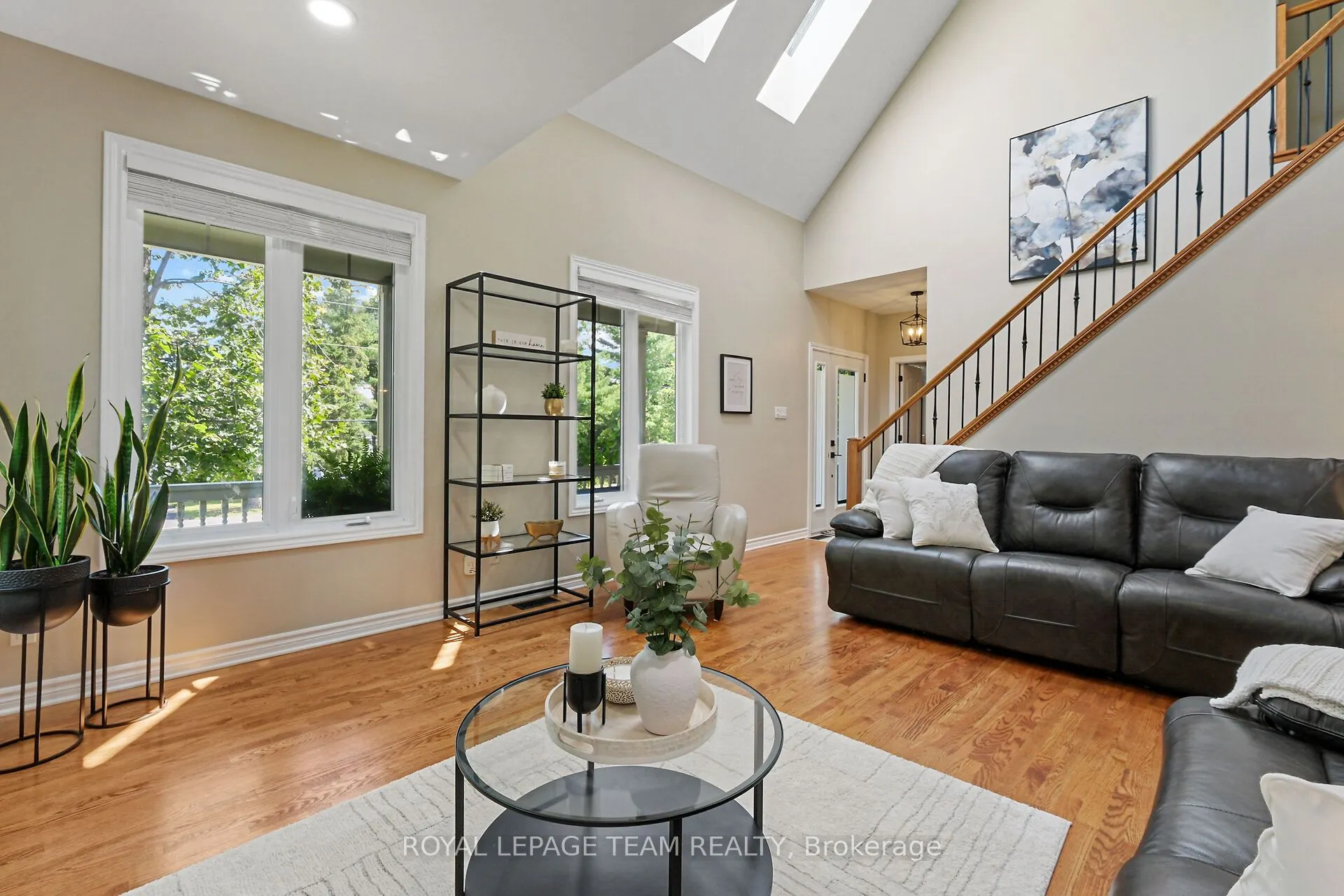 2893 Barlow Crescent