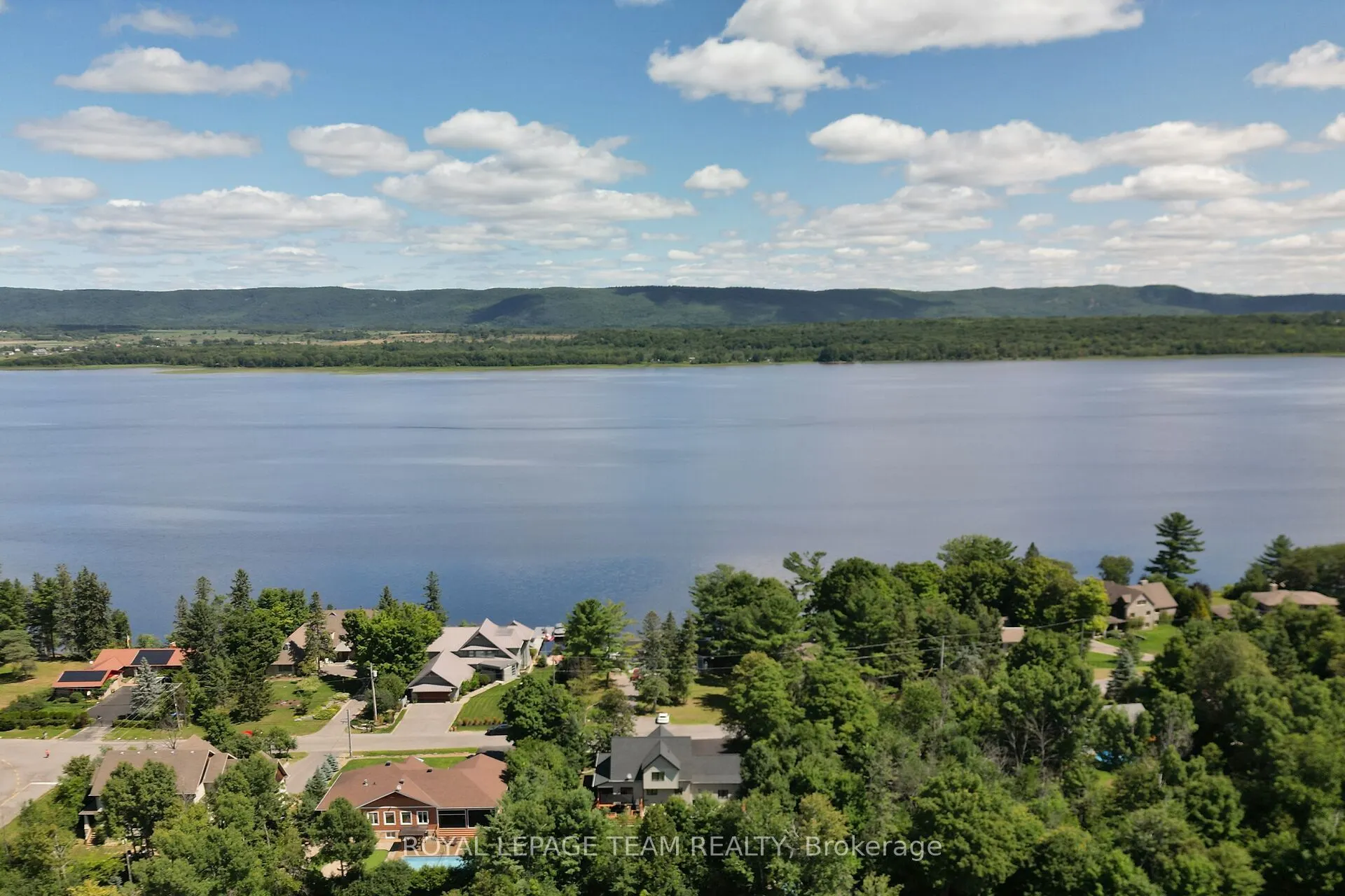 2893 Barlow Crescent