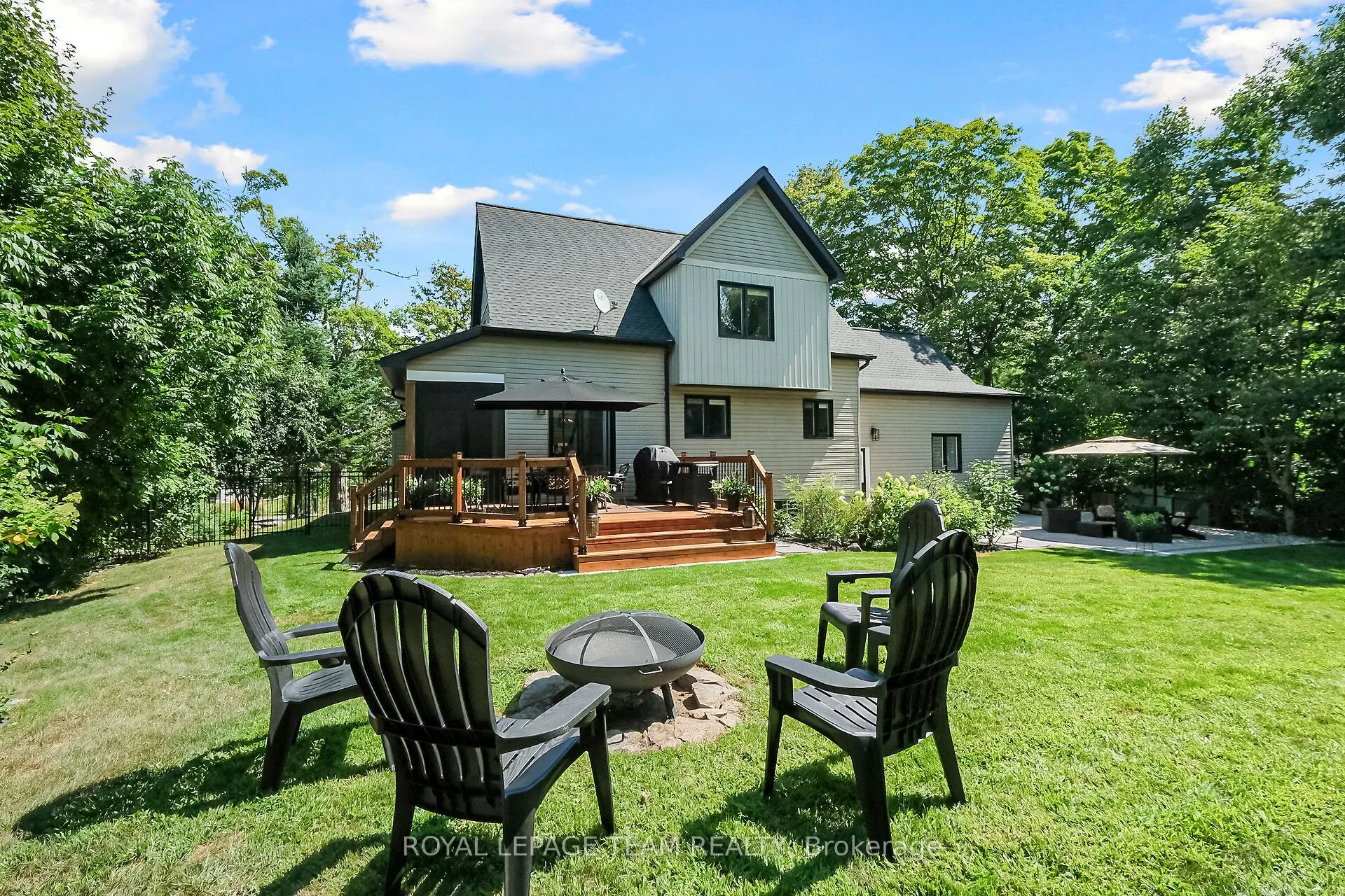 2893 Barlow Crescent