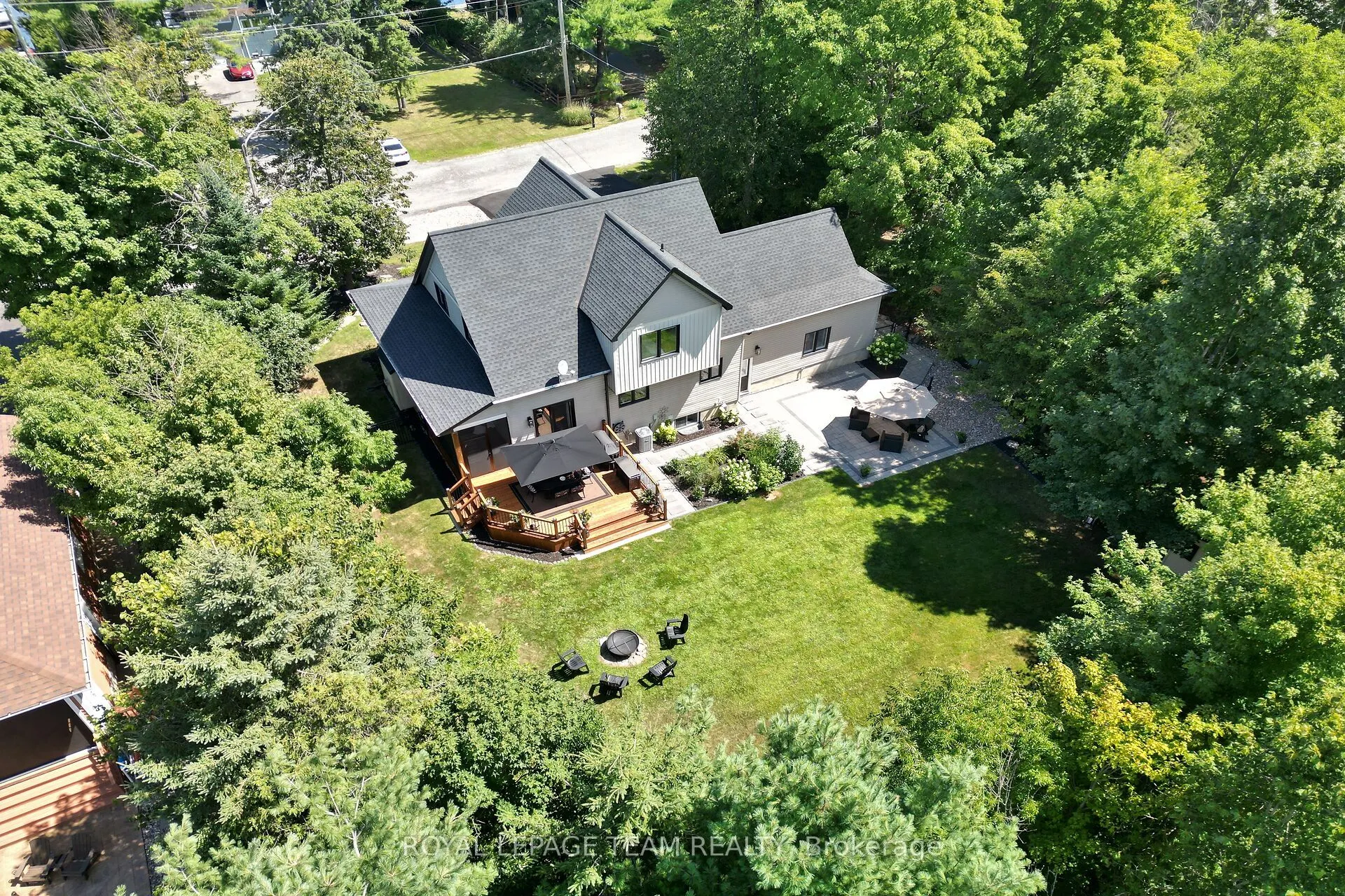 2893 Barlow Crescent