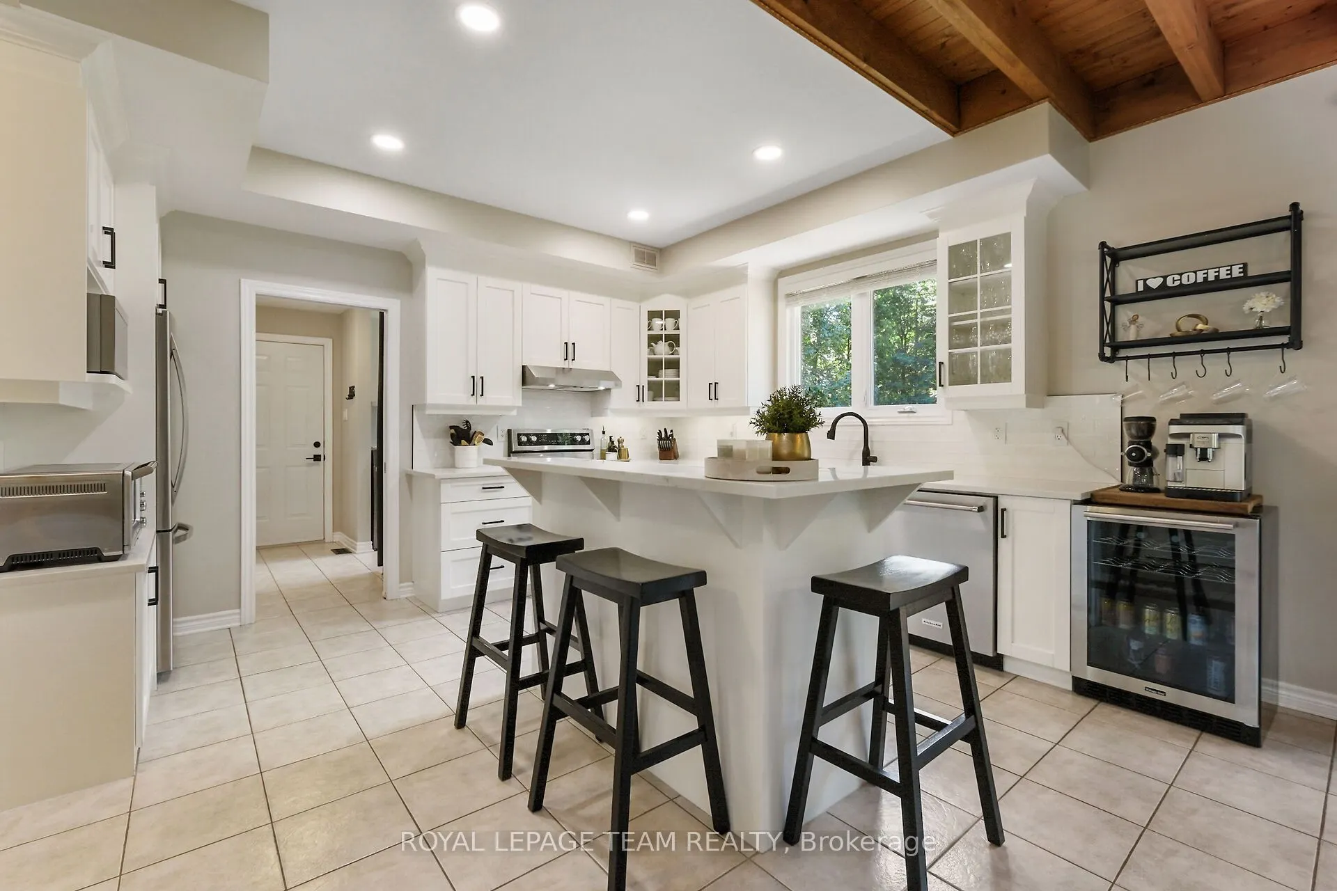 2893 Barlow Crescent