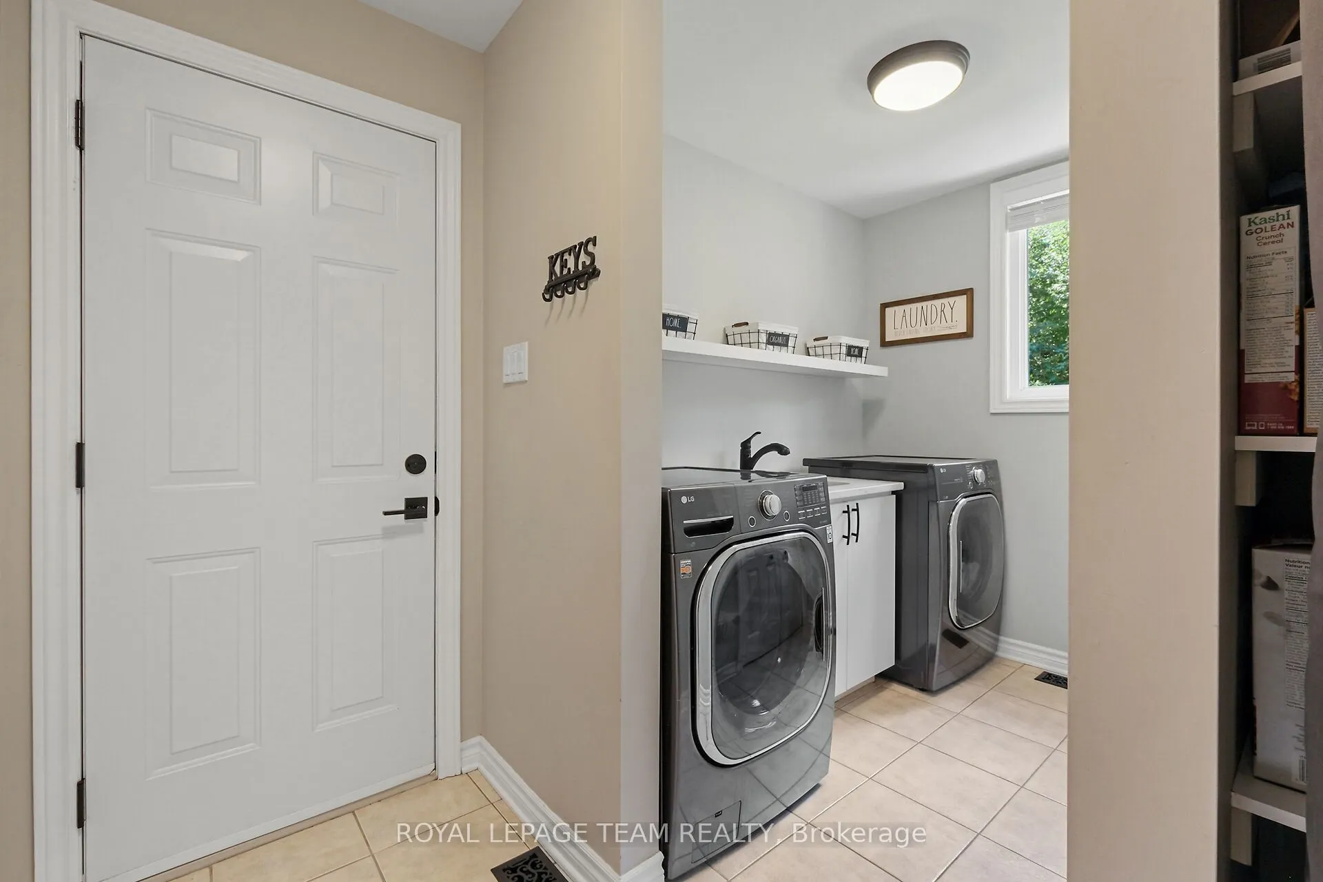 2893 Barlow Crescent