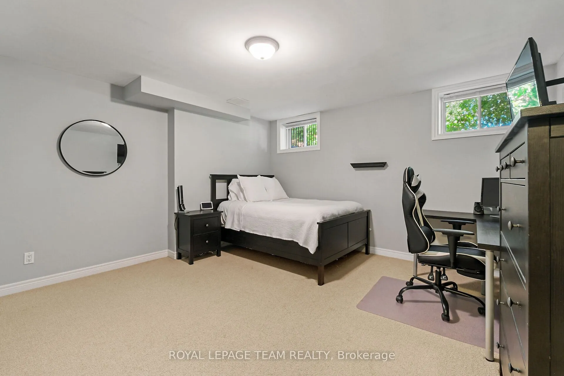 2893 Barlow Crescent