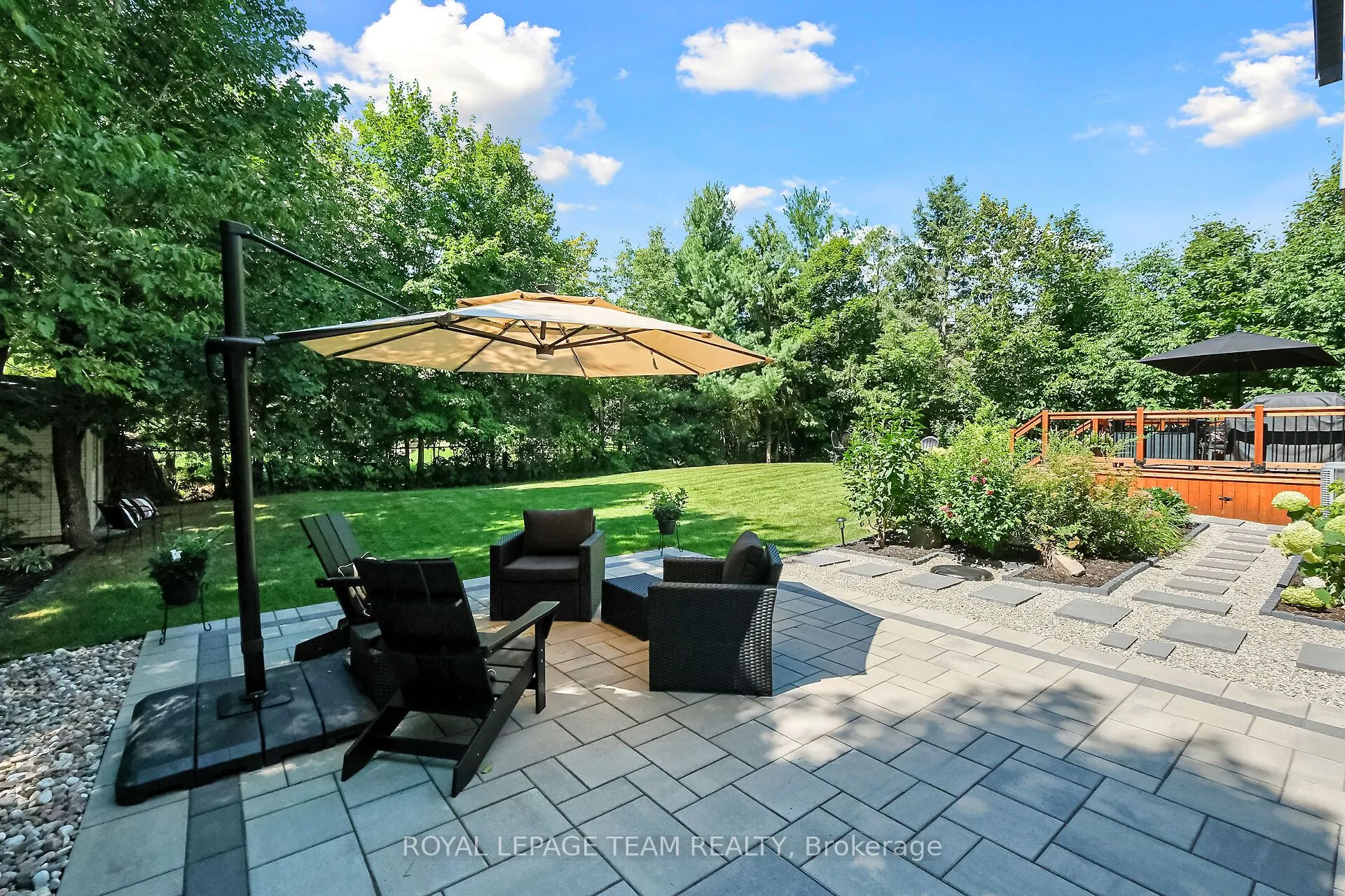 2893 Barlow Crescent