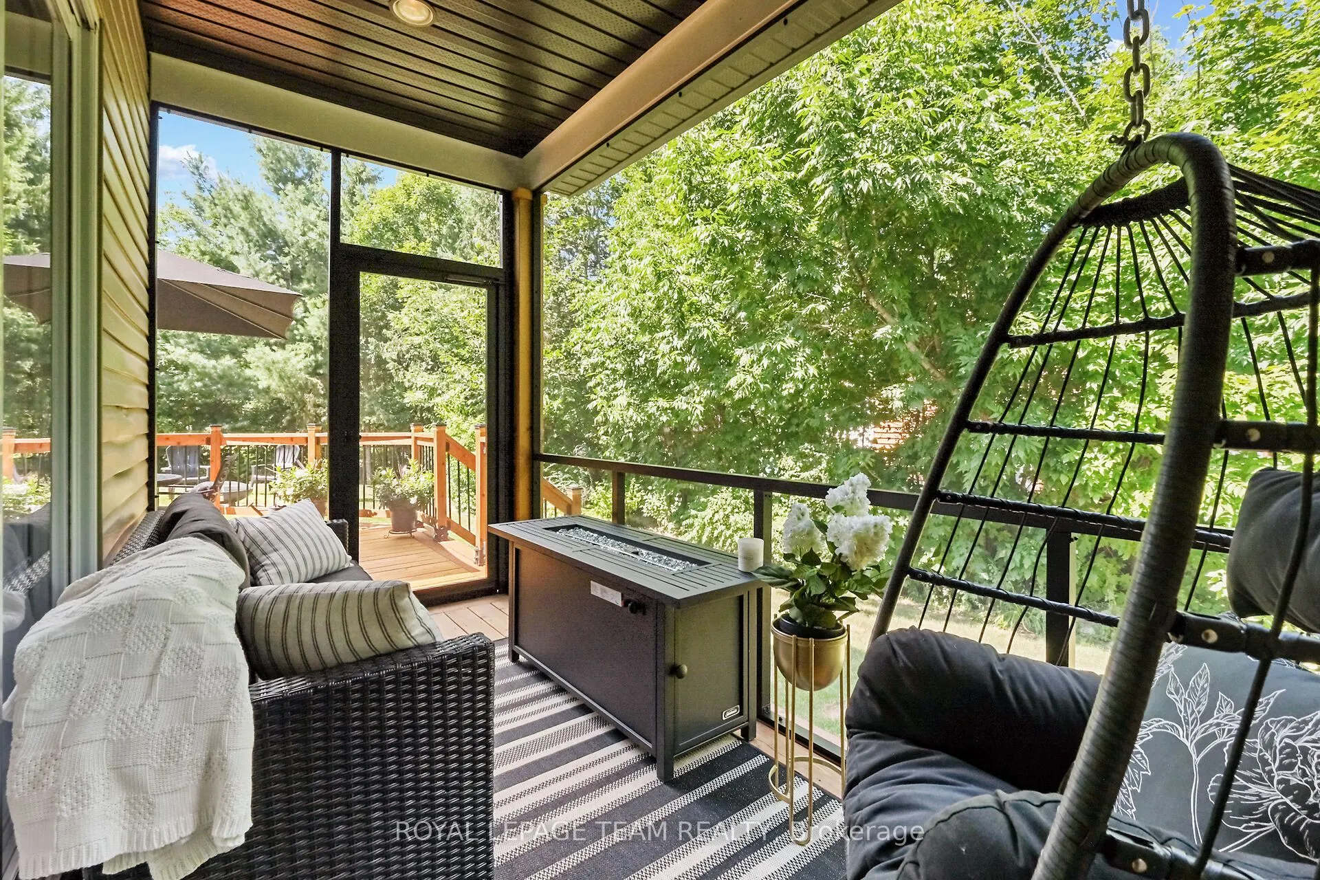 2893 Barlow Crescent