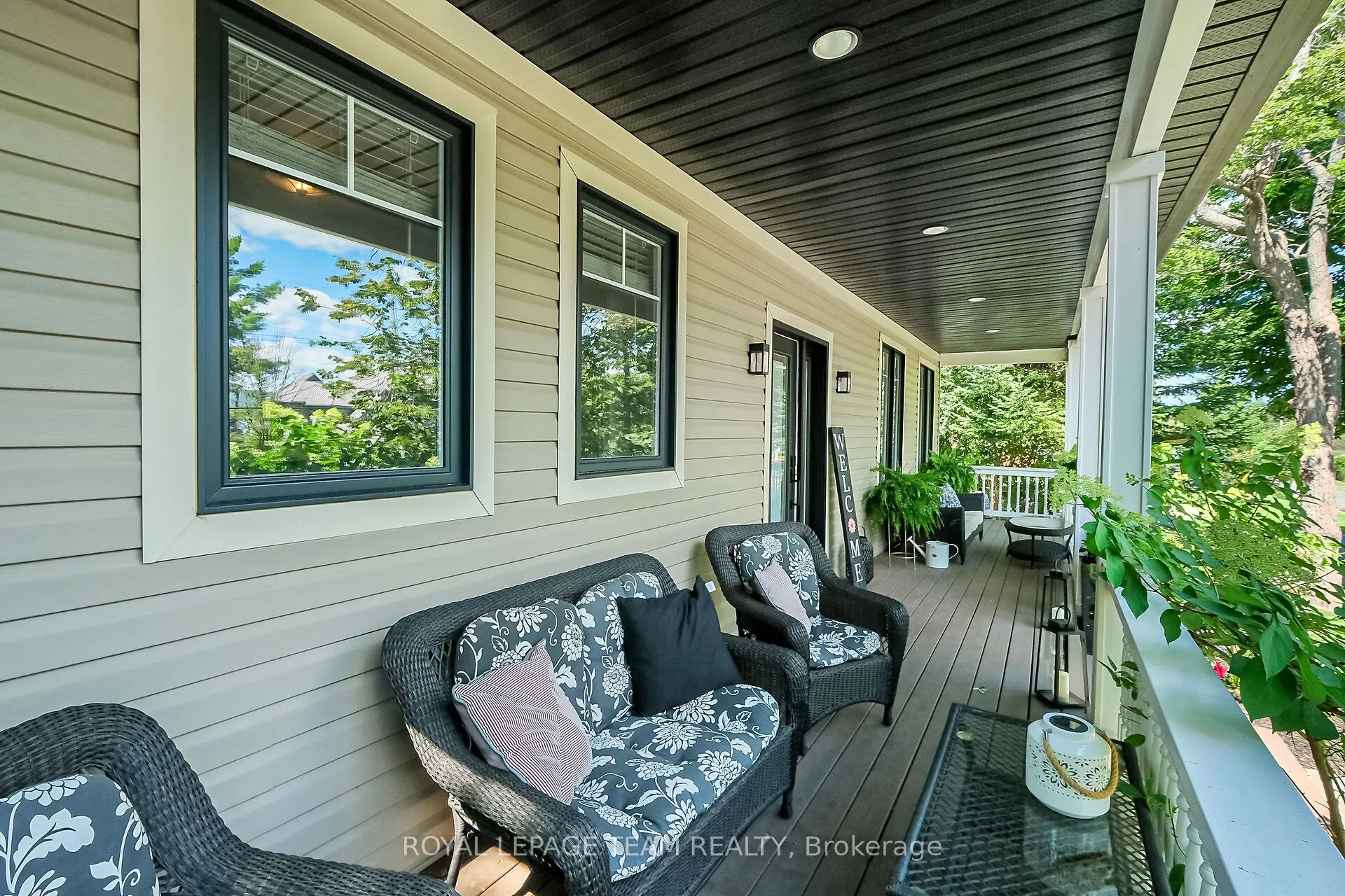 2893 Barlow Crescent