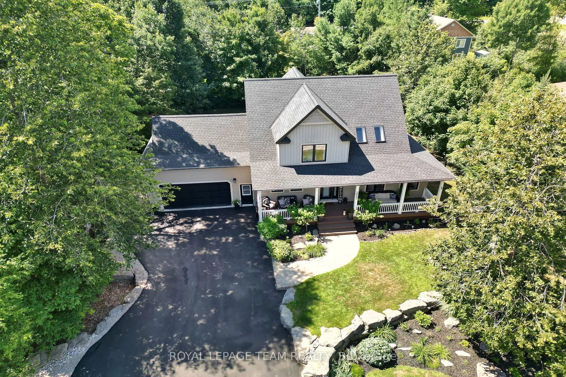 2893 Barlow Crescent