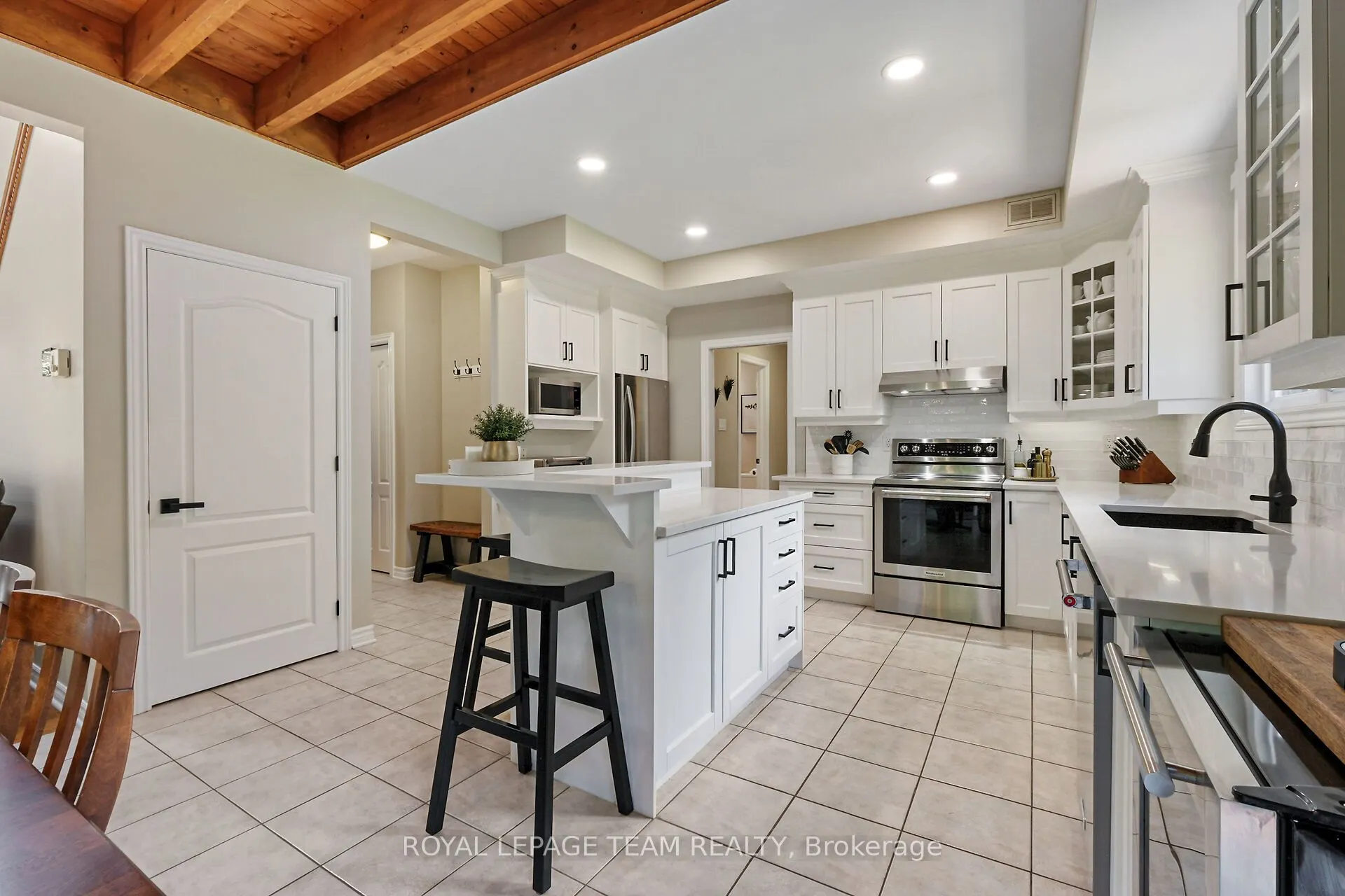 2893 Barlow Crescent