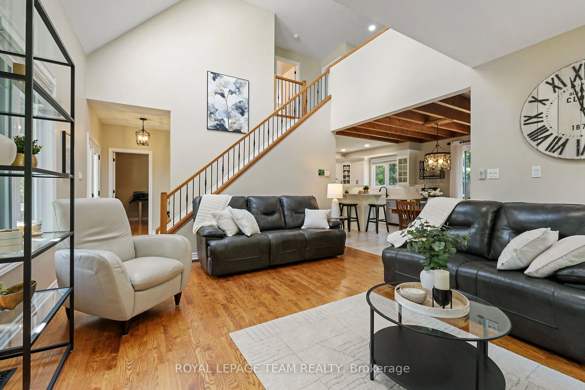2893 Barlow Crescent