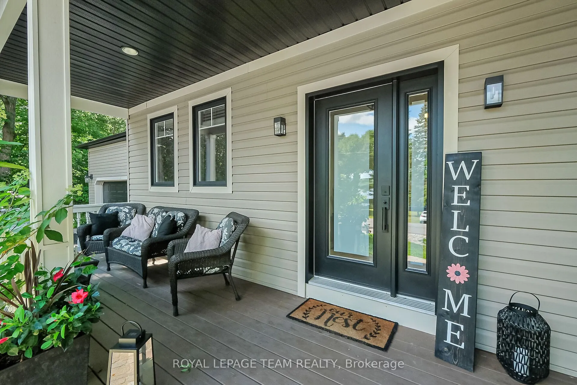 2893 Barlow Crescent