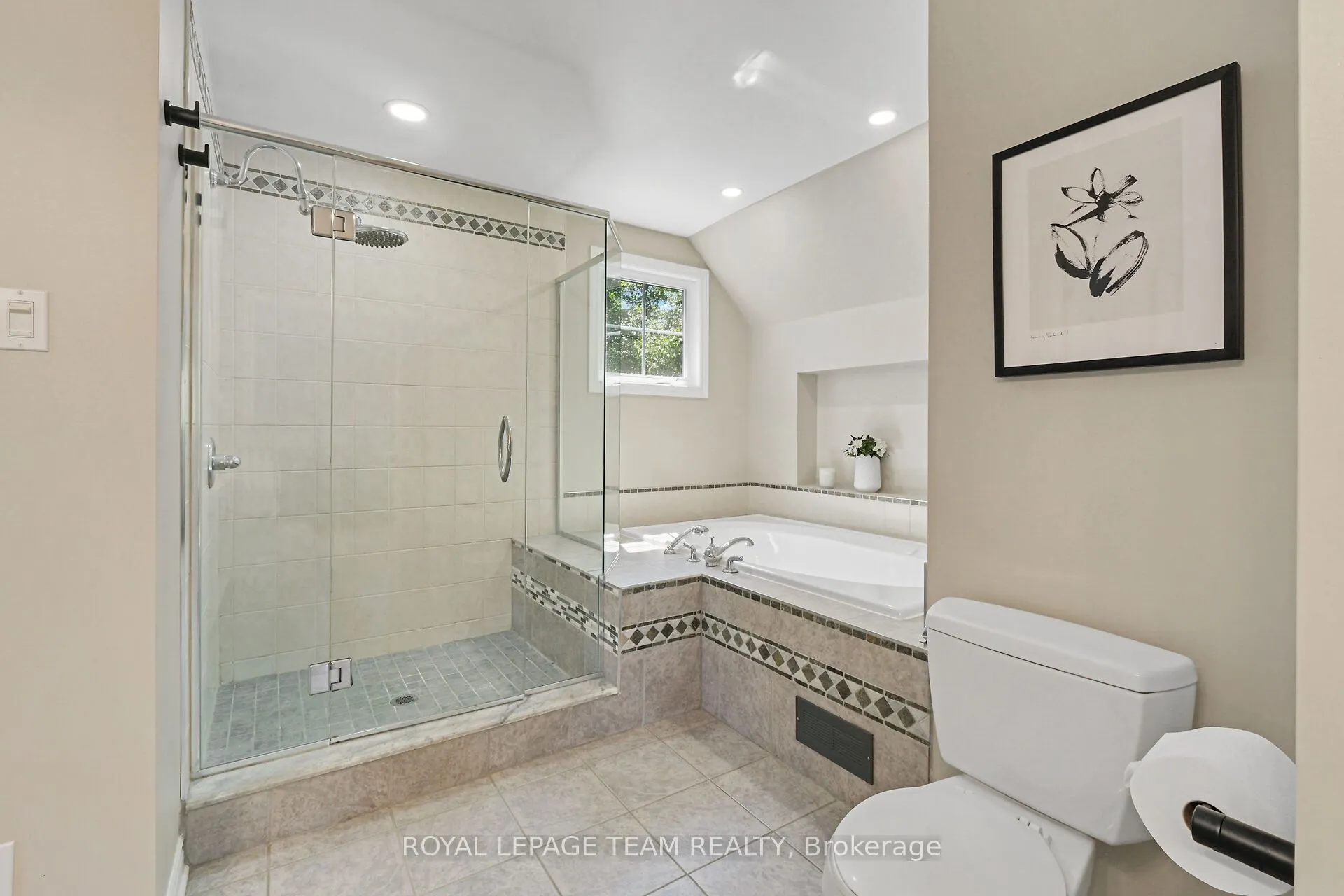 2893 Barlow Crescent