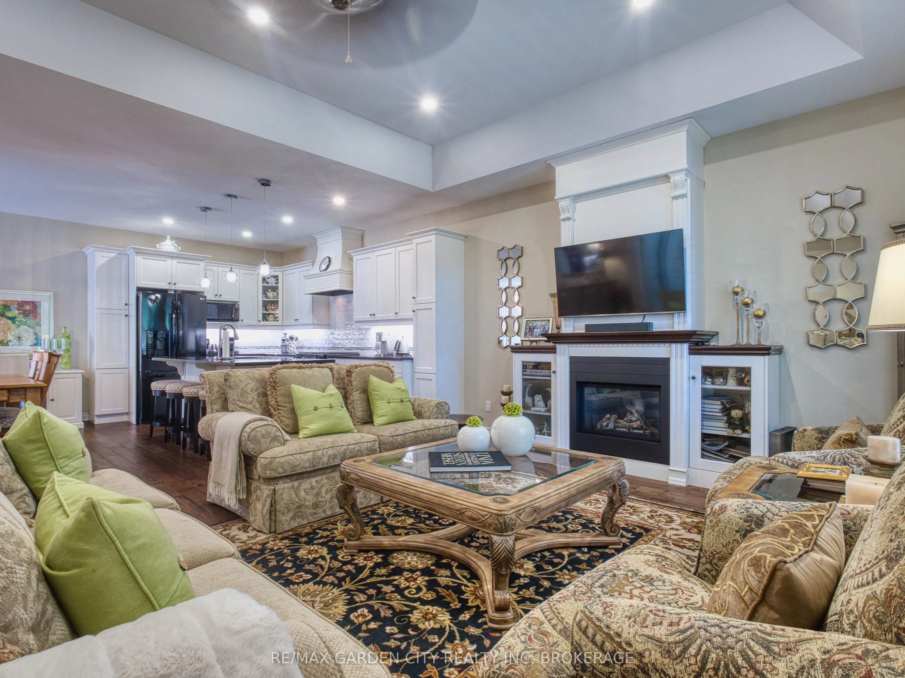 215 Vansickle Road, #15