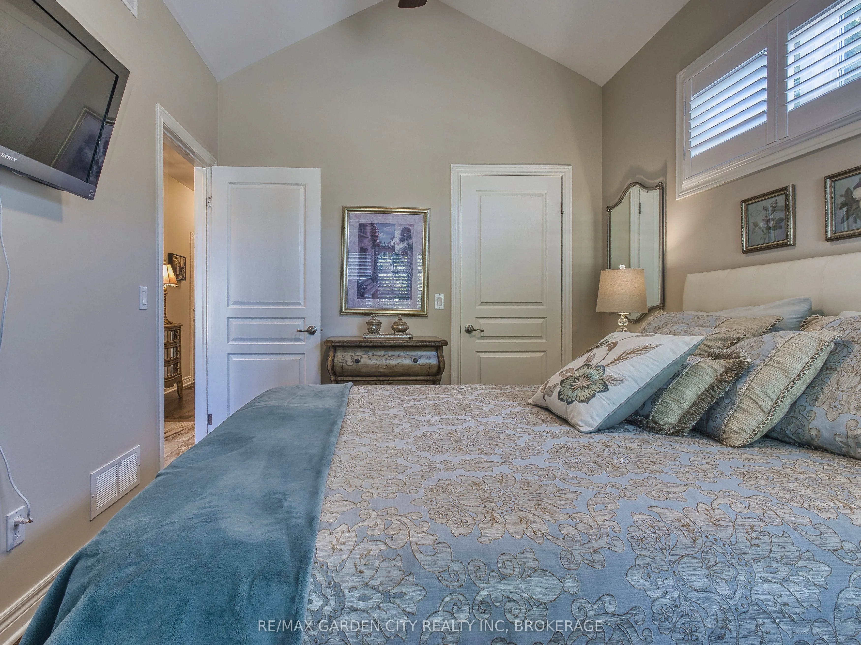 215 Vansickle Road, #15