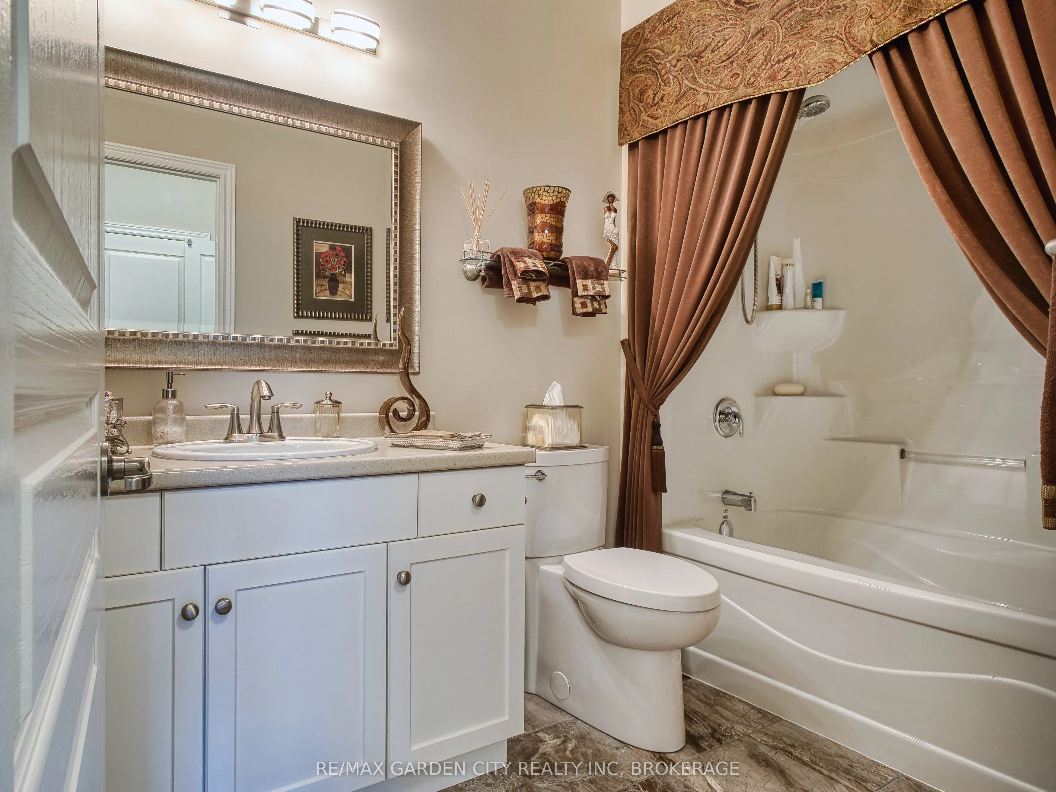 215 Vansickle Road, #15