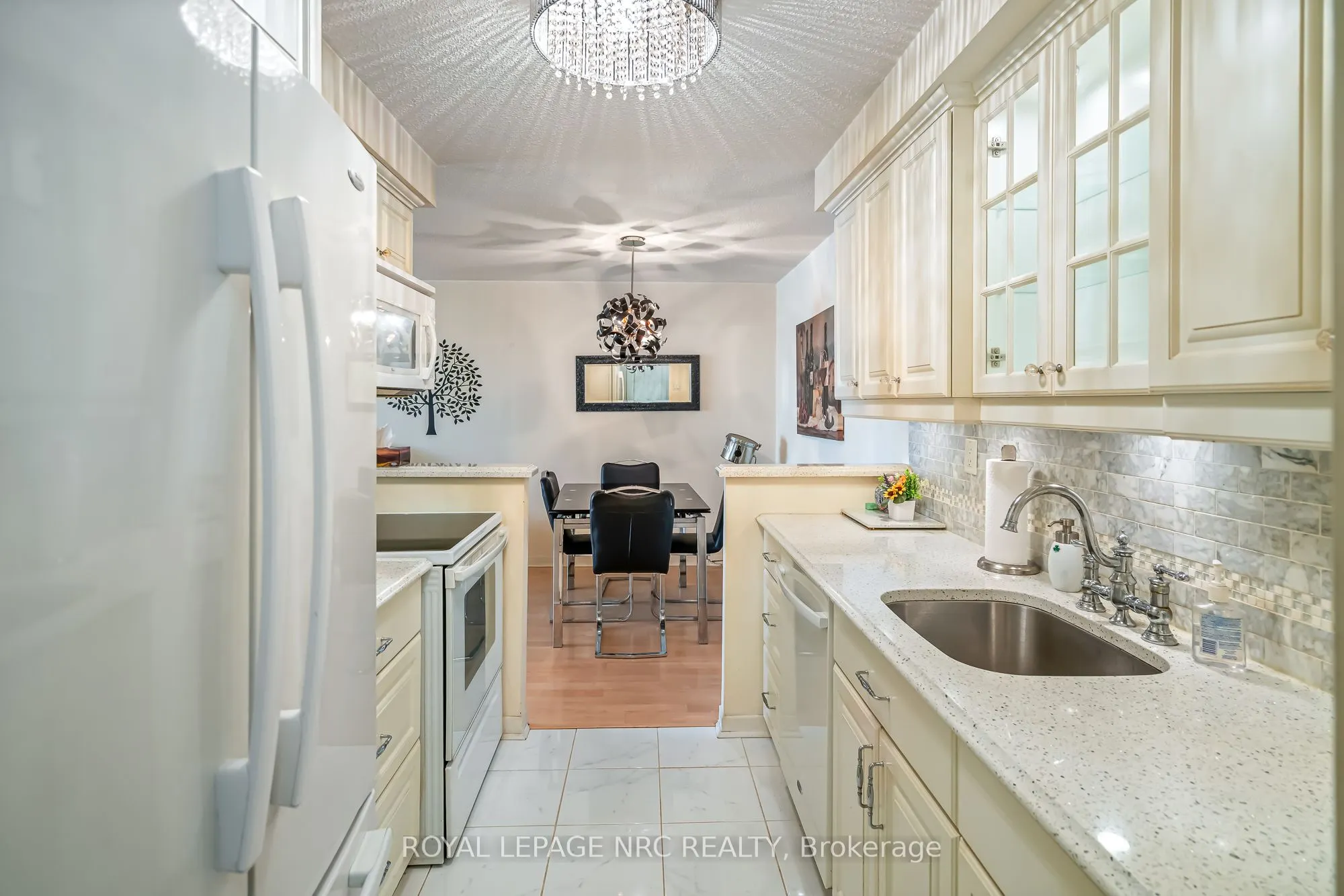276 Oakdale Avenue, #201