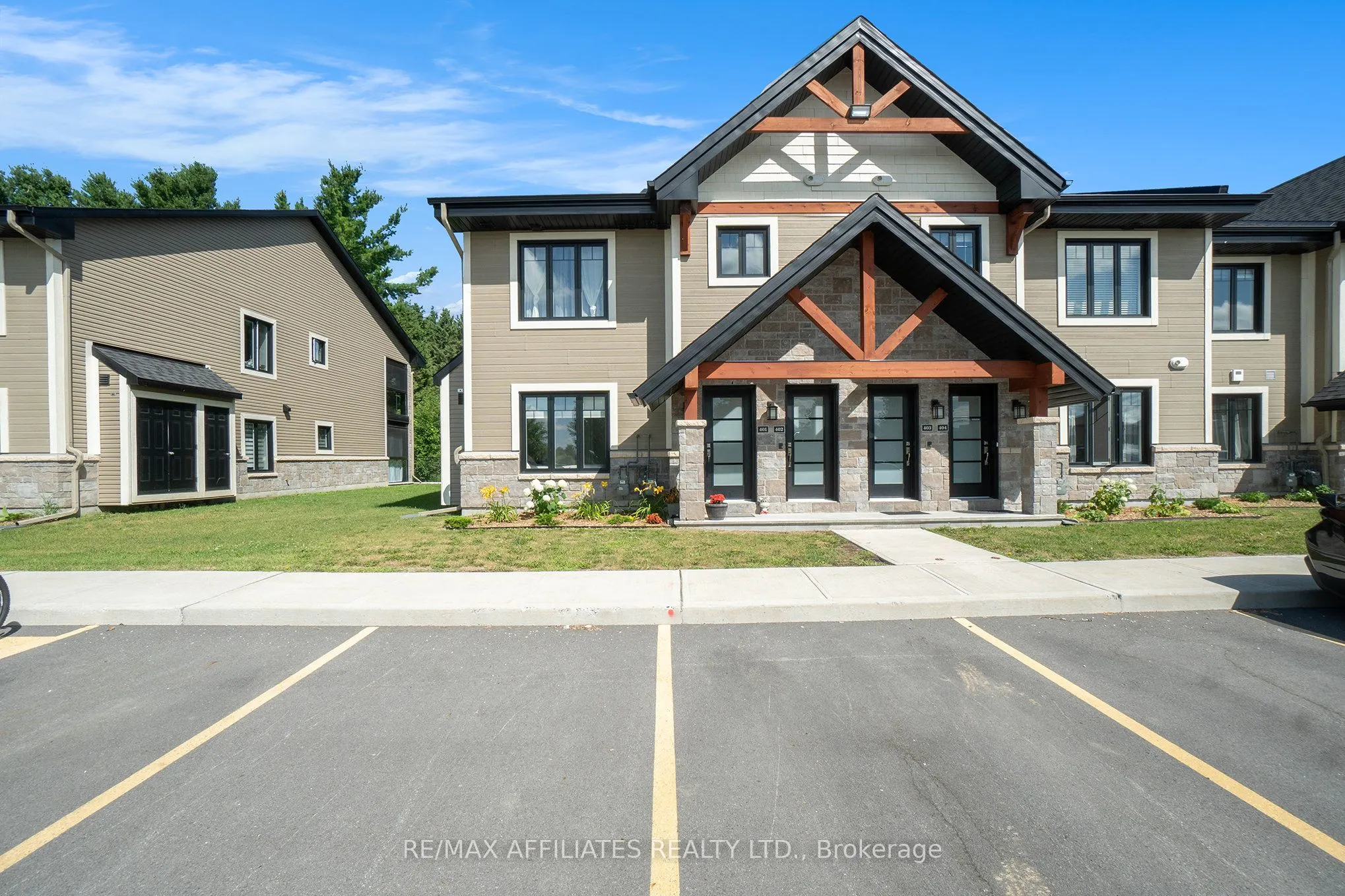 99 St-Moritz Trail, #401