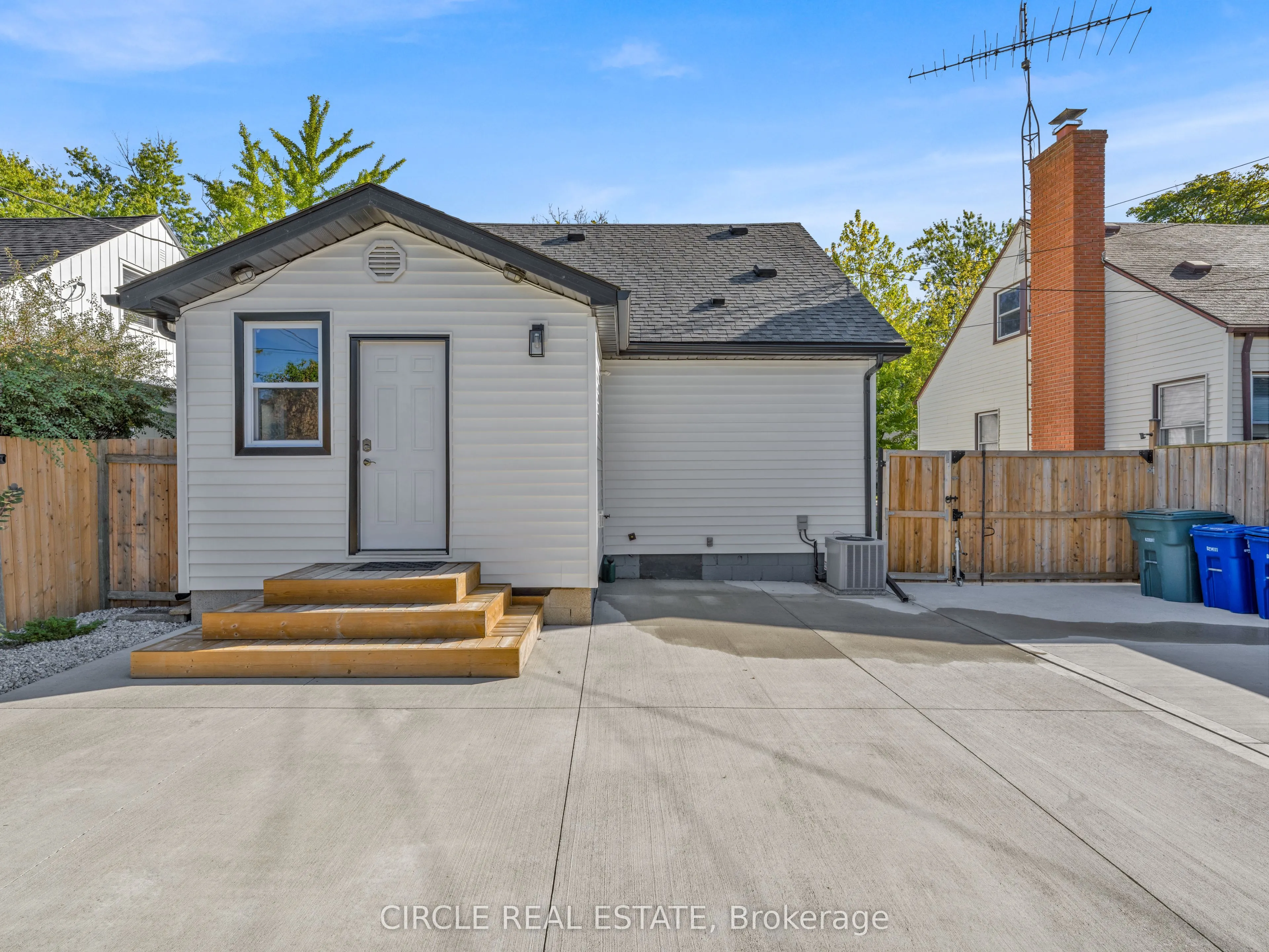 2243 Elsmere Avenue