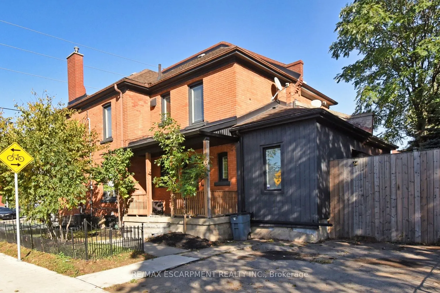 150 Victoria Avenue N