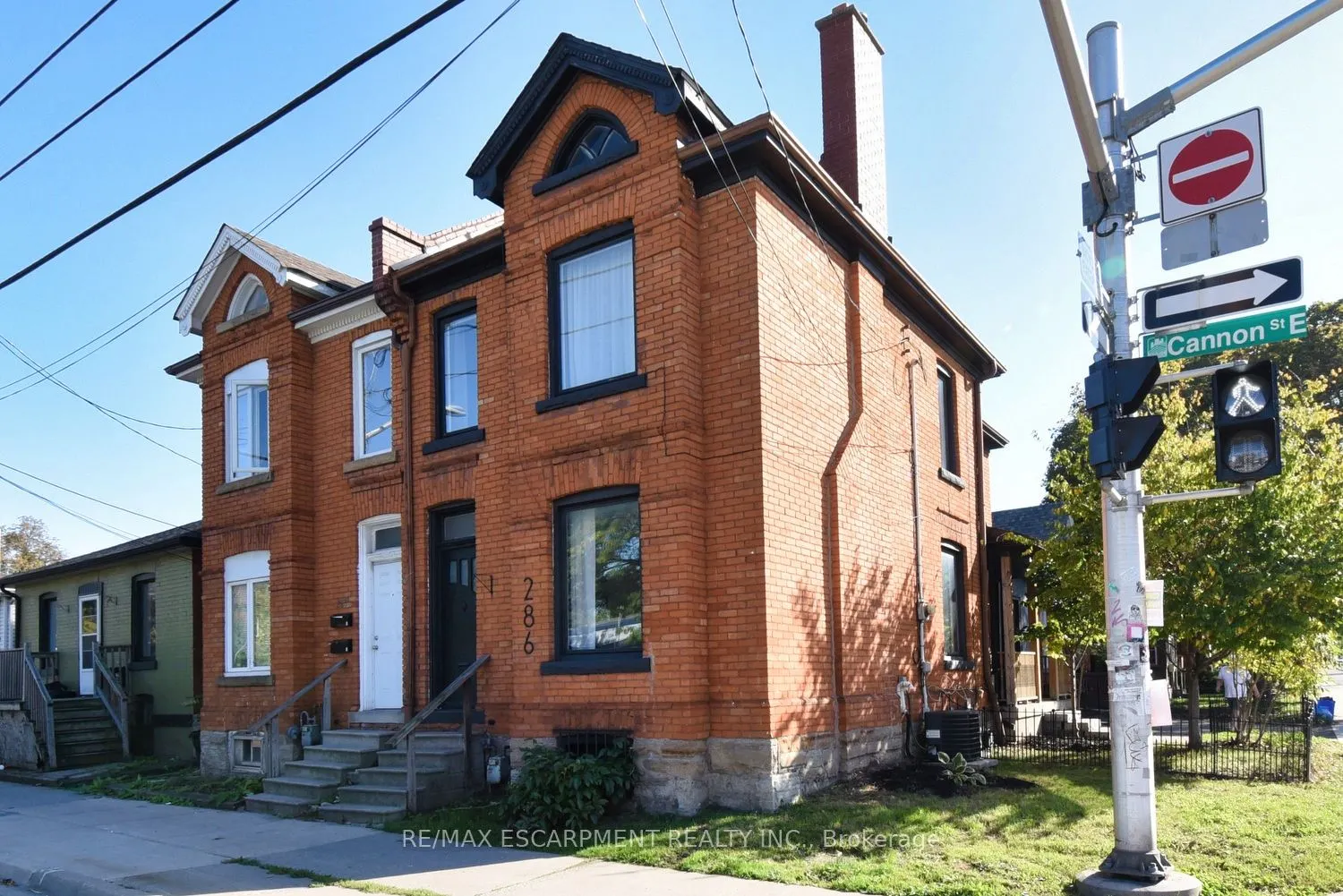 150 Victoria Avenue N