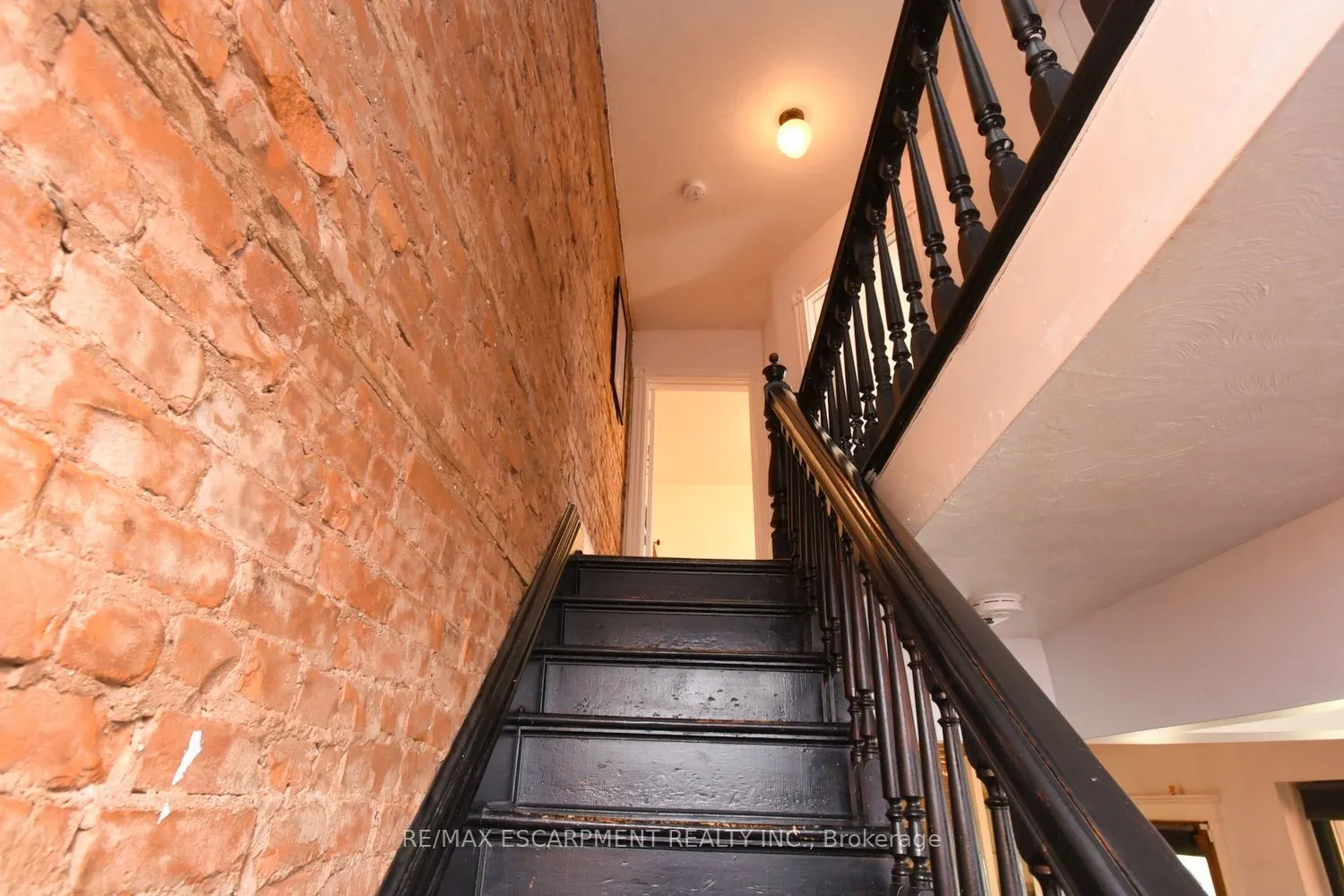 150 Victoria Avenue N