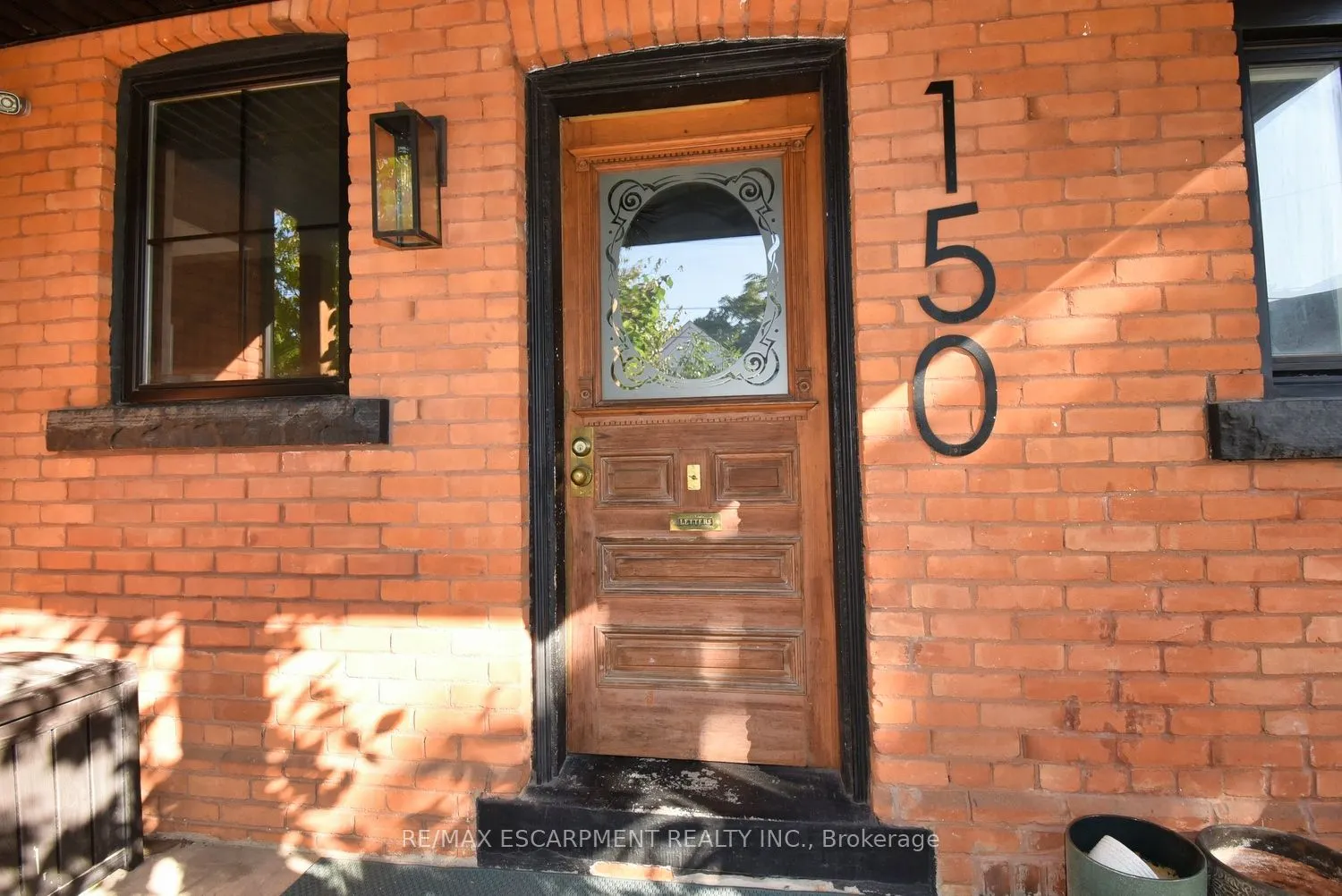 150 Victoria Avenue N
