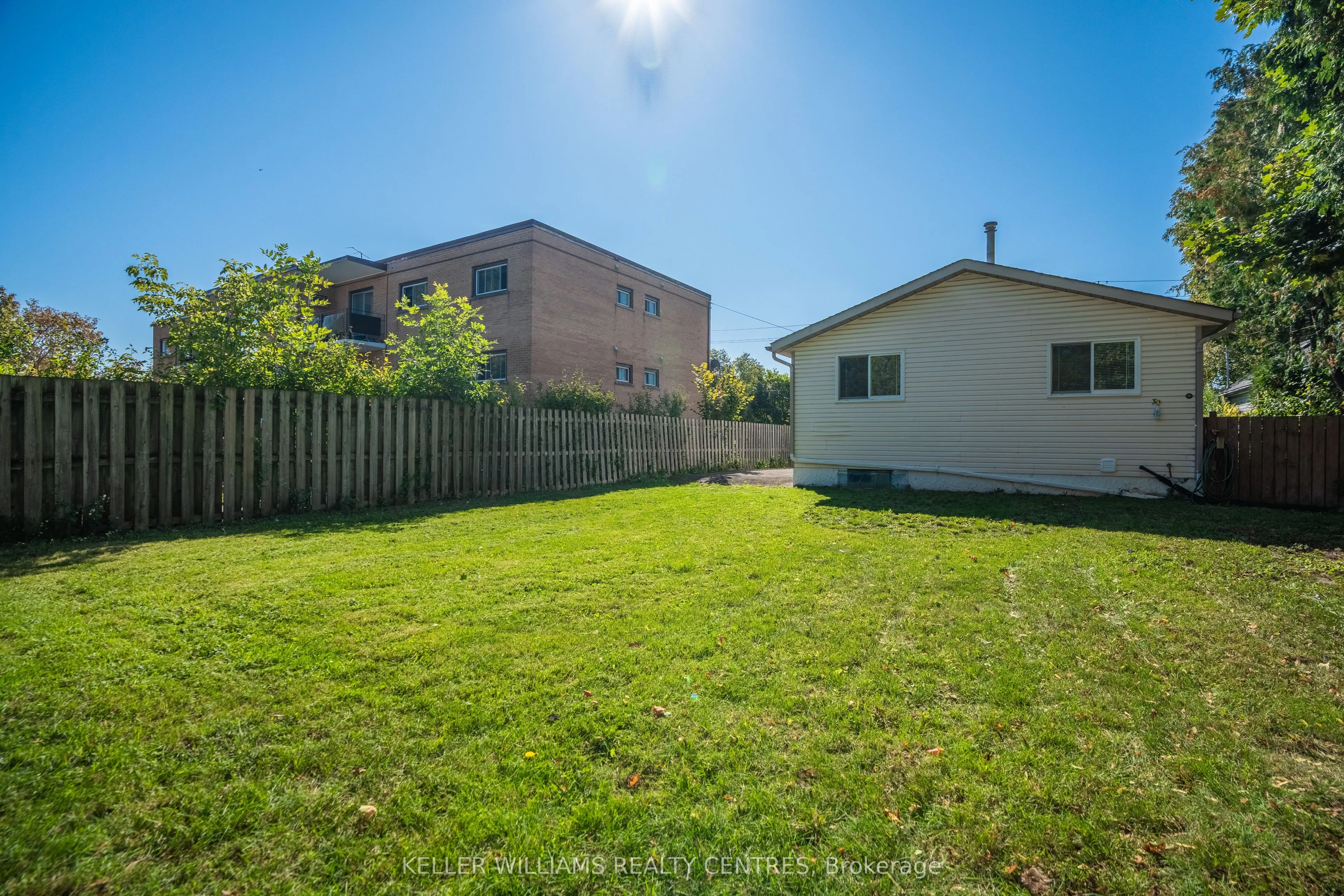 6131 Valley Way