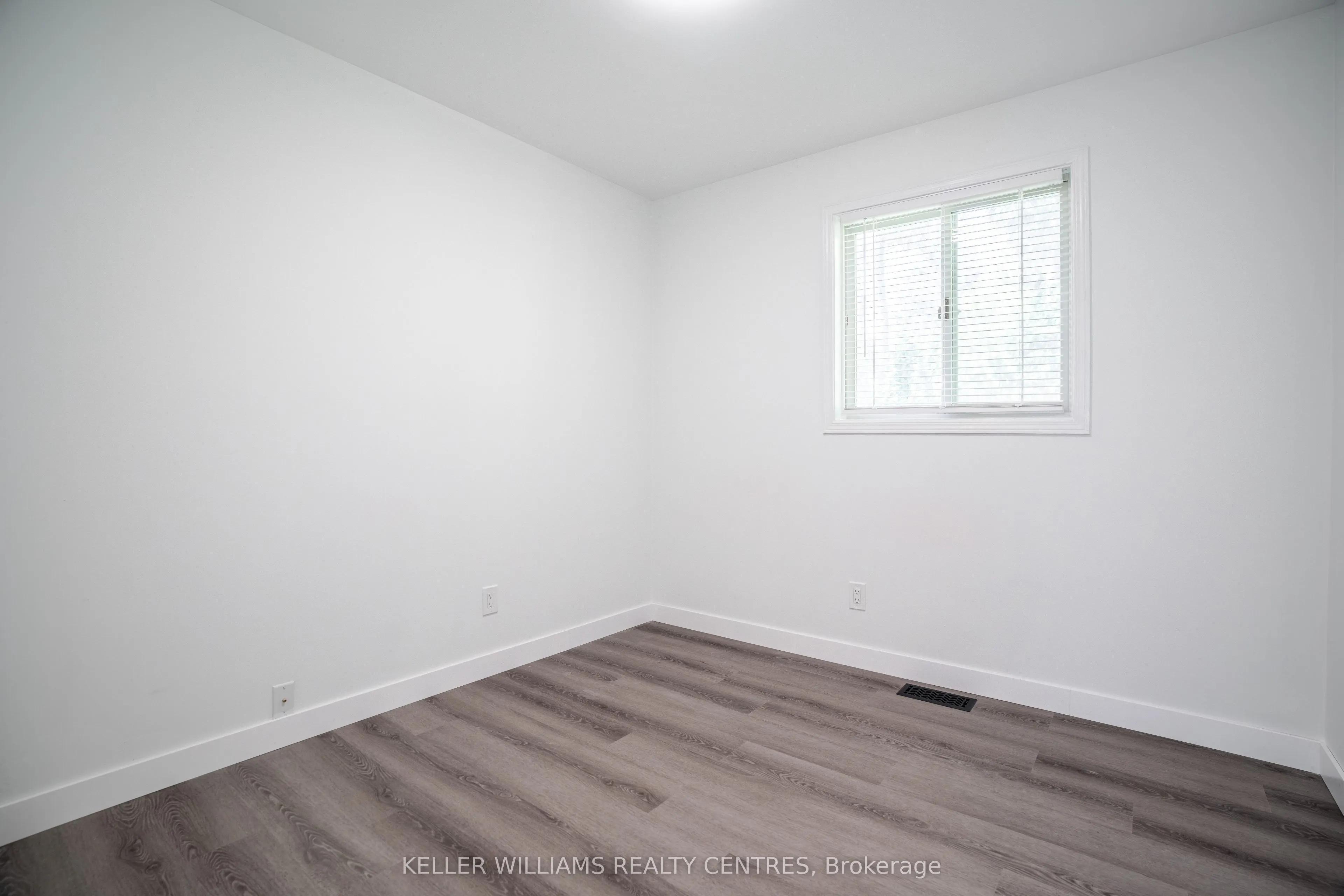 6131 Valley Way
